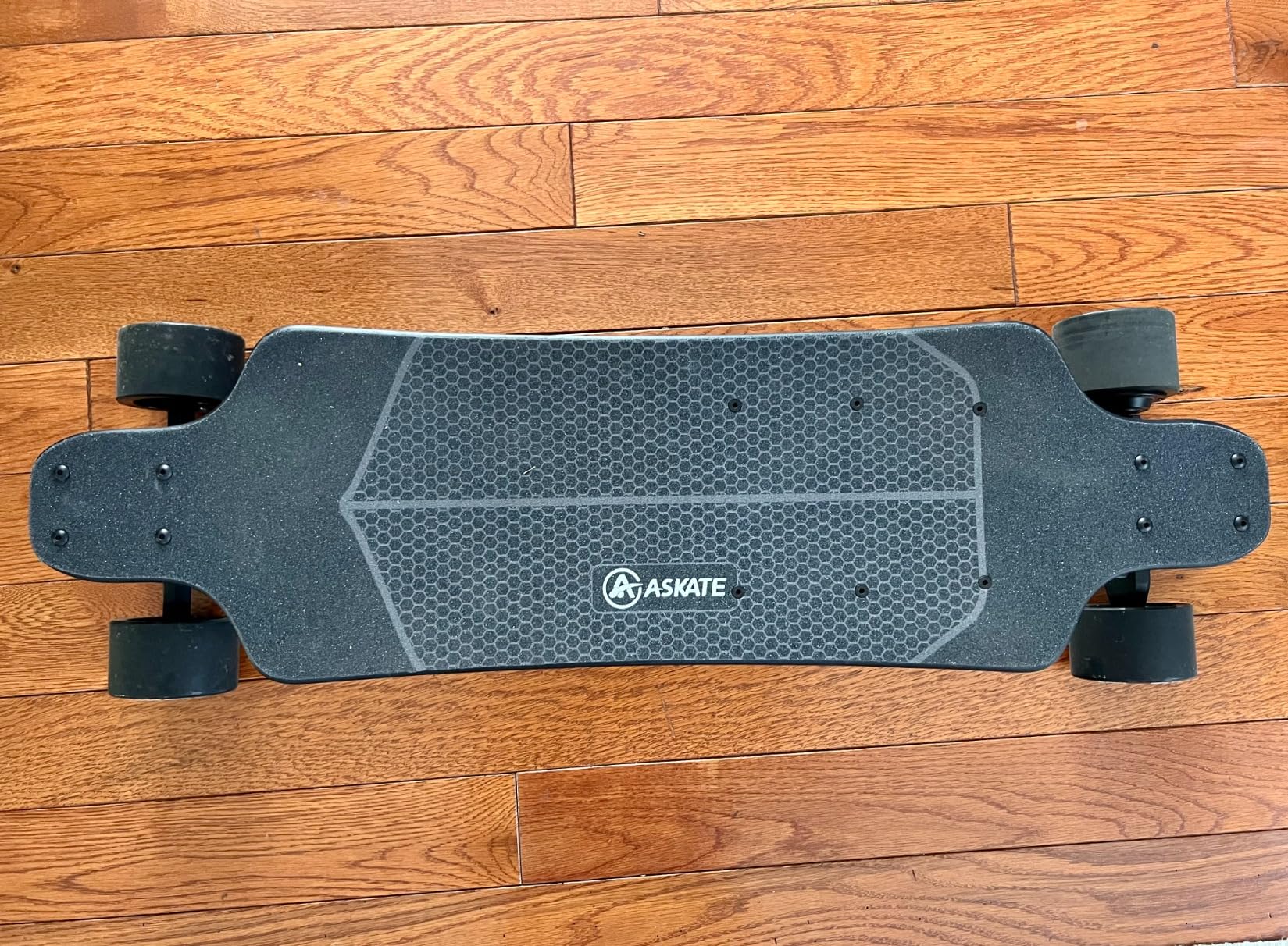 Askate A1 Electric Skateboard with Remote, Rang Up to 17 Miles/24, 8 Ply Canadian Maple, Smooth Breaking, Suitable for Younger Beginners - Customer Photo 2
