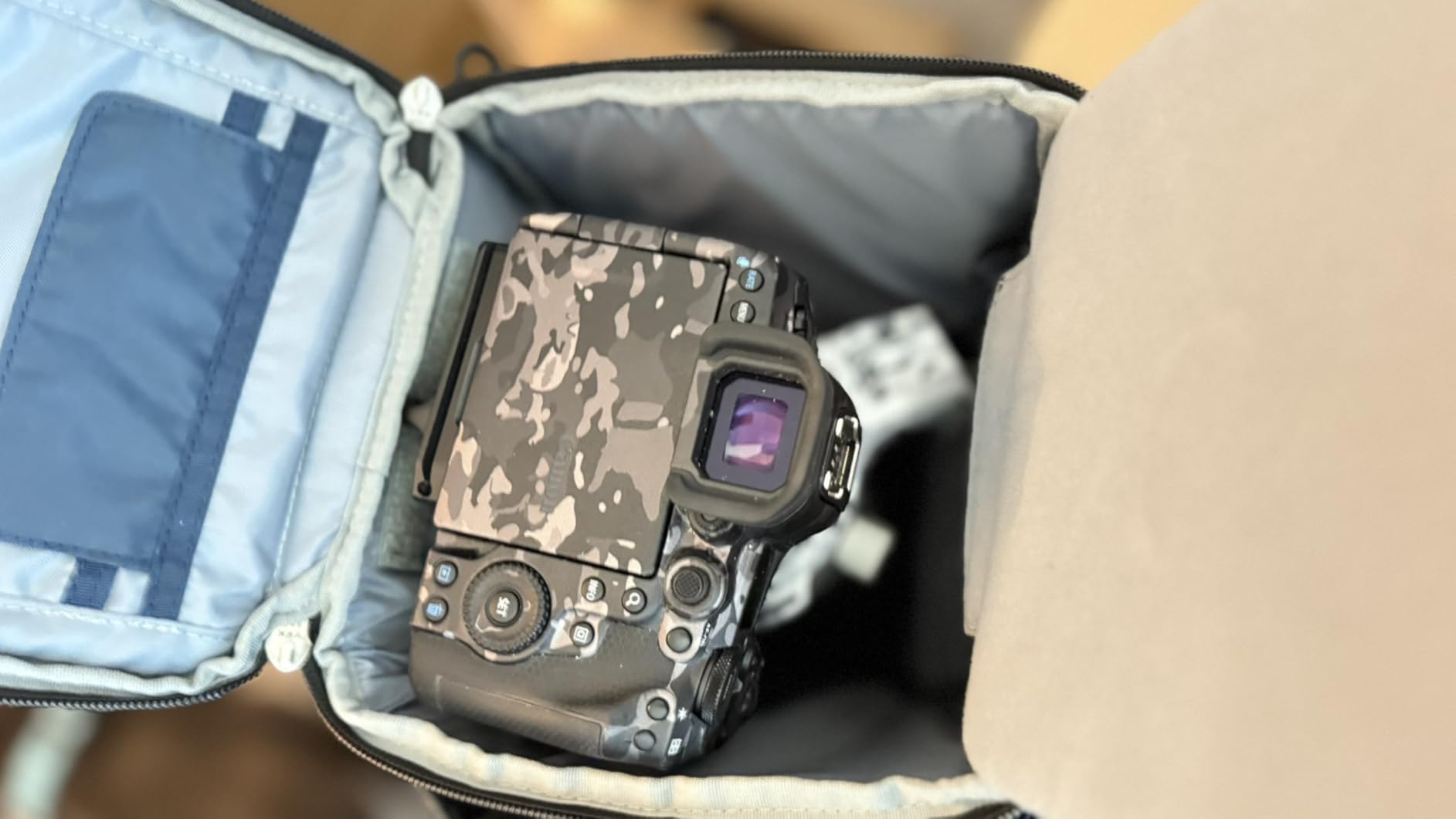 Think Tank Digital Holster 50 V3 Camera Bag Only for Gripped Camera Body with 70-200mm f/2.8 Lens Attached - Customer Photo 1