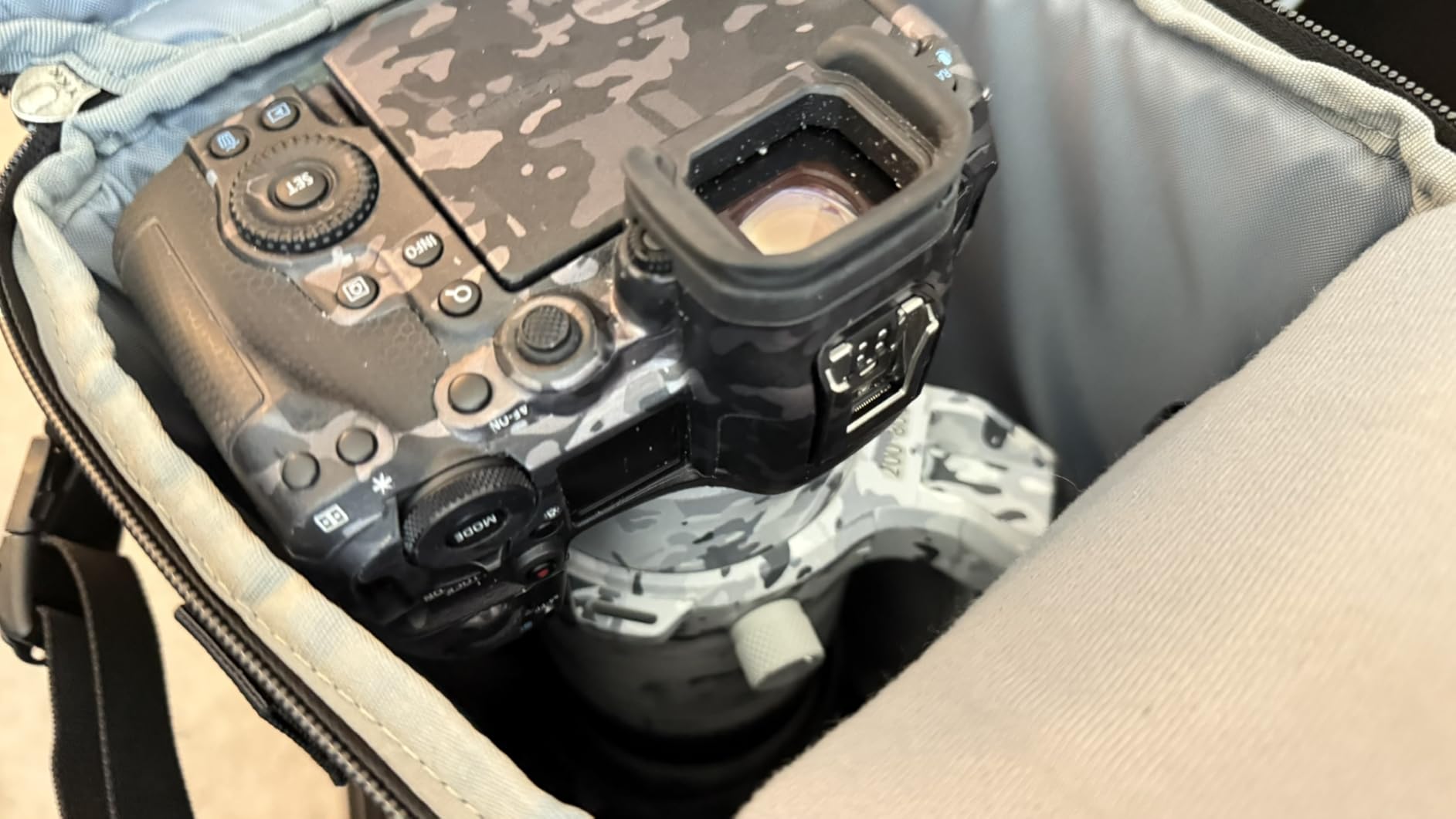 Think Tank Digital Holster 50 V3 Camera Bag Only for Gripped Camera Body with 70-200mm f/2.8 Lens Attached - Customer Photo 2