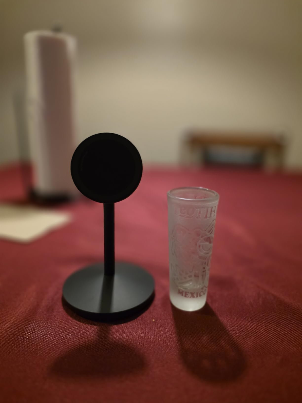 Anker MagGo iPhone 17 MagSafe Charger Compatible Stand, 15W Fast Magnetic Wireless Charging Station, Qi2 Certified 360 Wireless Charger, Magnetic Stand for iPhone 17/16/15/14/13 Series (No Adapter) - Customer Photo 2