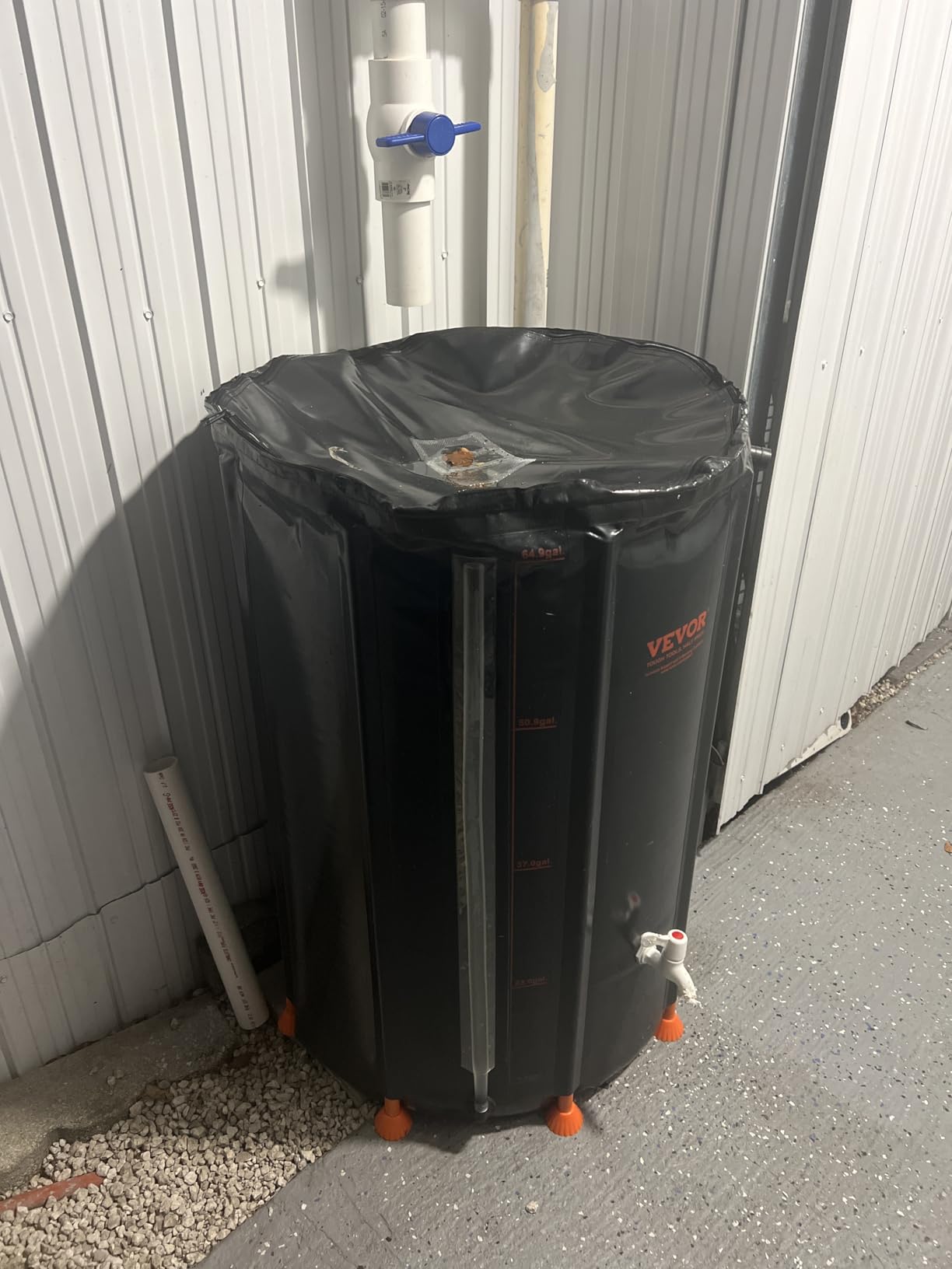 VEVOR Collapsible Rain Barrel, 100 Gallon/380 L Portable Water Tank, PVC Rainwater Collection Barrel with Spigots and Overflow Kit, Water Barrel for Garden Water Catcher - Customer Photo 1