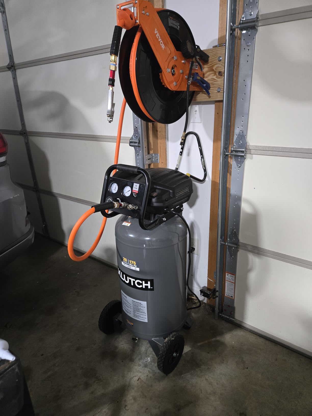 Klutch 20-Gallon Air Compressor, 2 HP, 120 Volts, 175 PSI - Customer Photo 1