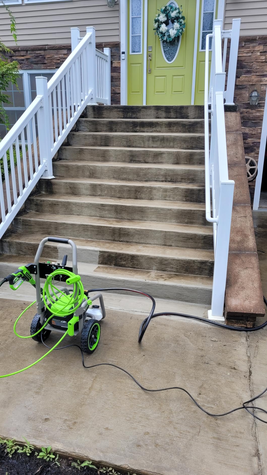 Greenworks Pro Brushless 3000 PSI (CSA Certified) 2.0 GPM Max / 1.1 GPM Electric Pressure Washer (Foldable Handles, Rugged Steel Frame, 25 FT Hose, 35 FT GFCI Power Cord) - Customer Photo 1