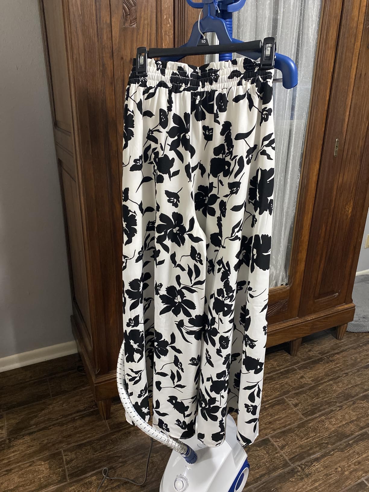 Sweetcrispy Garment Steamer for Clothes Standing, 1500W Powerful Clothes Steamer Standing with Wheels, 1.7L Water Tank for 55 Min Continuous Steaming, Professional Wrinkle Remover Heats in 45 Seconds - Customer Photo 2