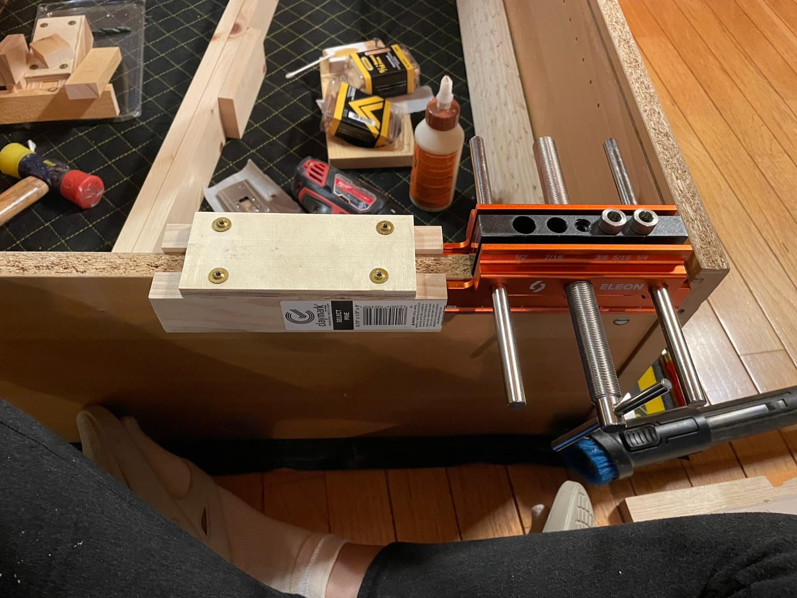 Eleon - Self Centering Dowel Jig with Elongated Jaws and Extra Wide Clamp - Precision Woodworking Made Effortless - Lasting Craftsmanship - Durable Aluminum Alloy Dowel Drill Guide (Blue) - Customer Photo 1