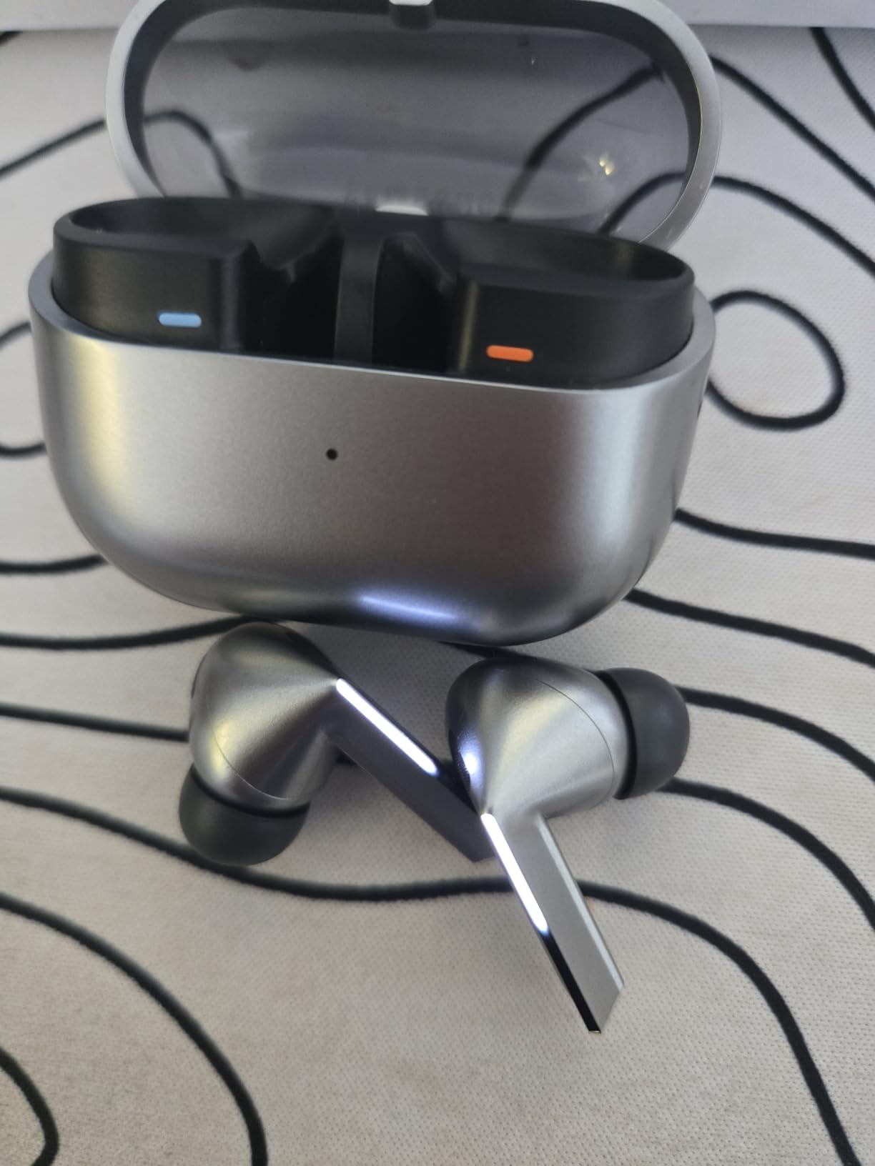 Samsung Galaxy Buds 3 Pro AI True Wireless Bluetooth Earbuds, Noise Cancelling, Sound Optimization, Redesigned Comfort Fit, Silver [US Version, Amazon Exclusive, 2Yr Warranty] - Customer Photo 1