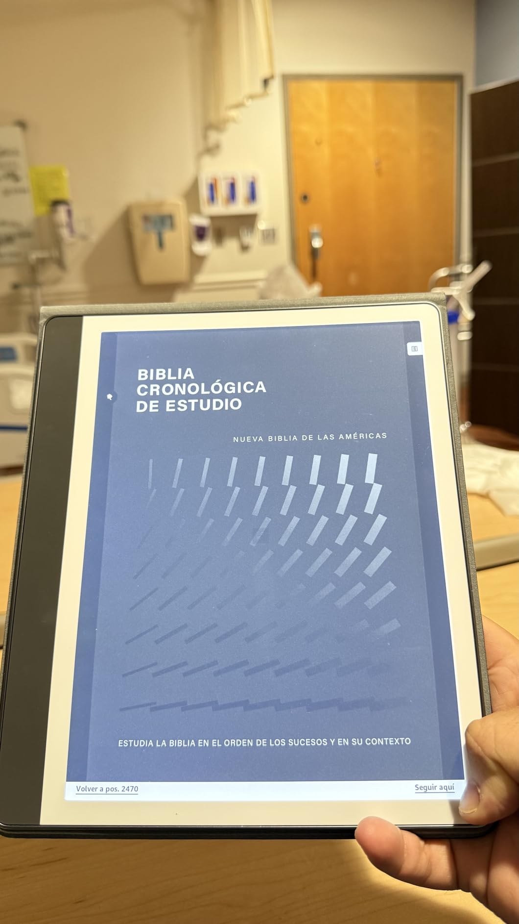 Amazon Kindle Scribe Essentials Bundle including Kindle Scribe (64GB) - Metallic Jade, Premium Pen, Plant-Based Leather Folio-Jade, and Power Adapter - Customer Photo 1