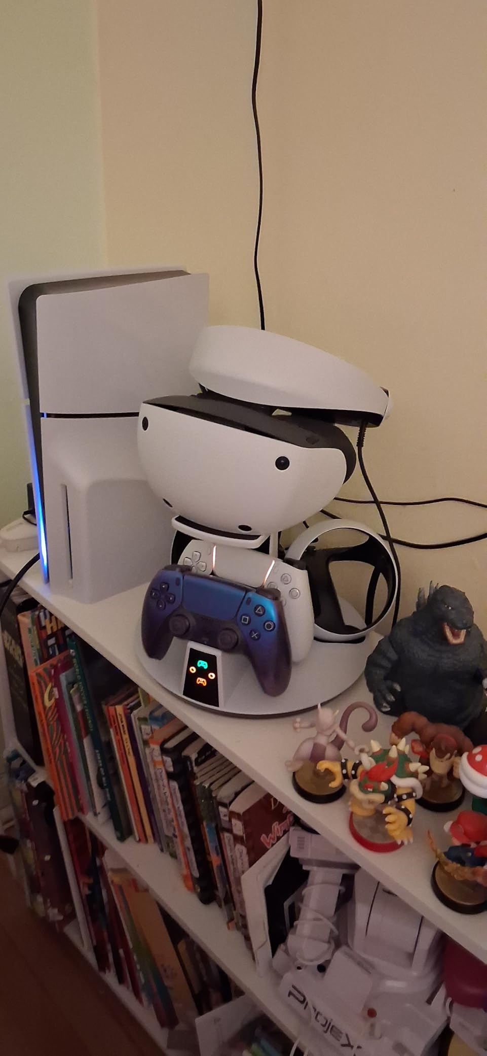 KIWI design D2 3-in-1 Controller Charging Station for PSVR2 and PS5 with VR Display Stand and LED-Charging Indicator - Customer Photo 1