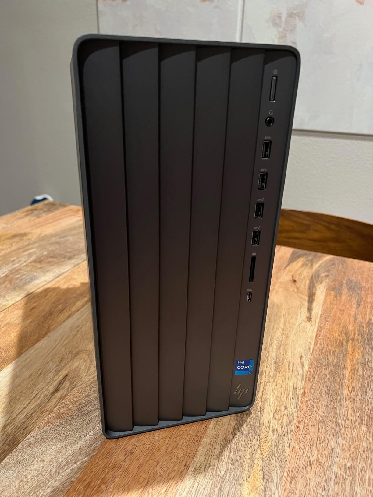 HP Envy Desktop PC, Intel Core i7-14700, 32 GB RAM, 1 TB SSD, UHD Graphics 770, Windows 11 Pro, TE01-5002 (2024) - Customer Photo 1