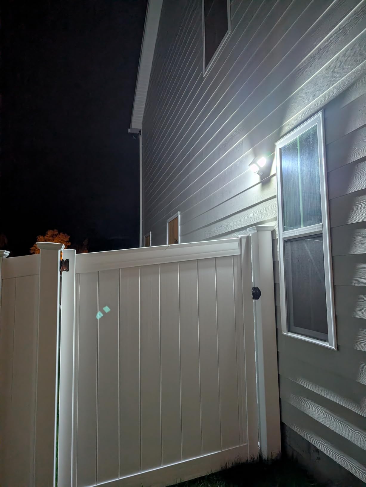 Onforu 4500LM Solar Lights Outdoor, 3 Heads Security Lights with Remote Control, IP65 Waterproof Motion Sensor Lights, 3 Modes Flood Lights for Wall, Porch, Yard, Outside, 2 Pack - Customer Photo 2