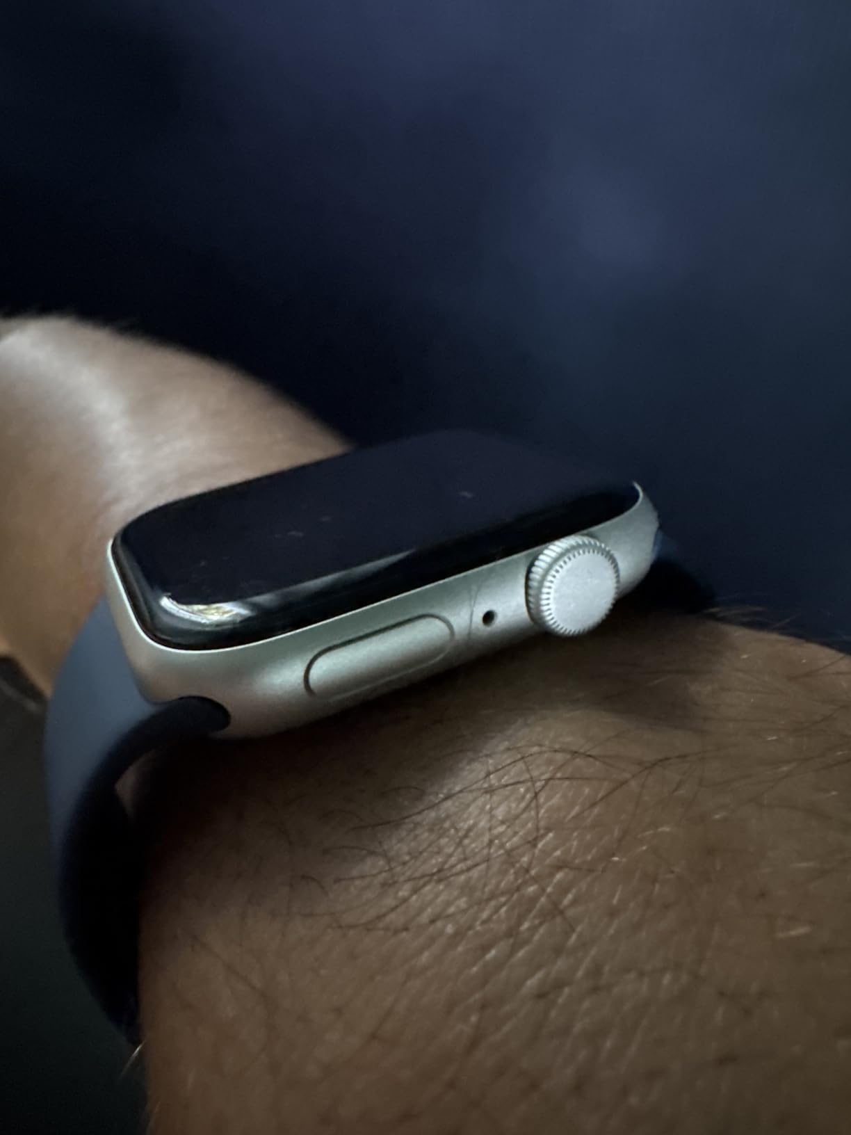 Apple Watch SE (2nd Gen) [GPS 40mm] Smartwatch with Midnight Aluminum Case with Midnight Sport Band S/M. Fitness and Sleep Trackers, Crash Detection, Heart Rate Monitor, Retina Display - Customer Photo 1