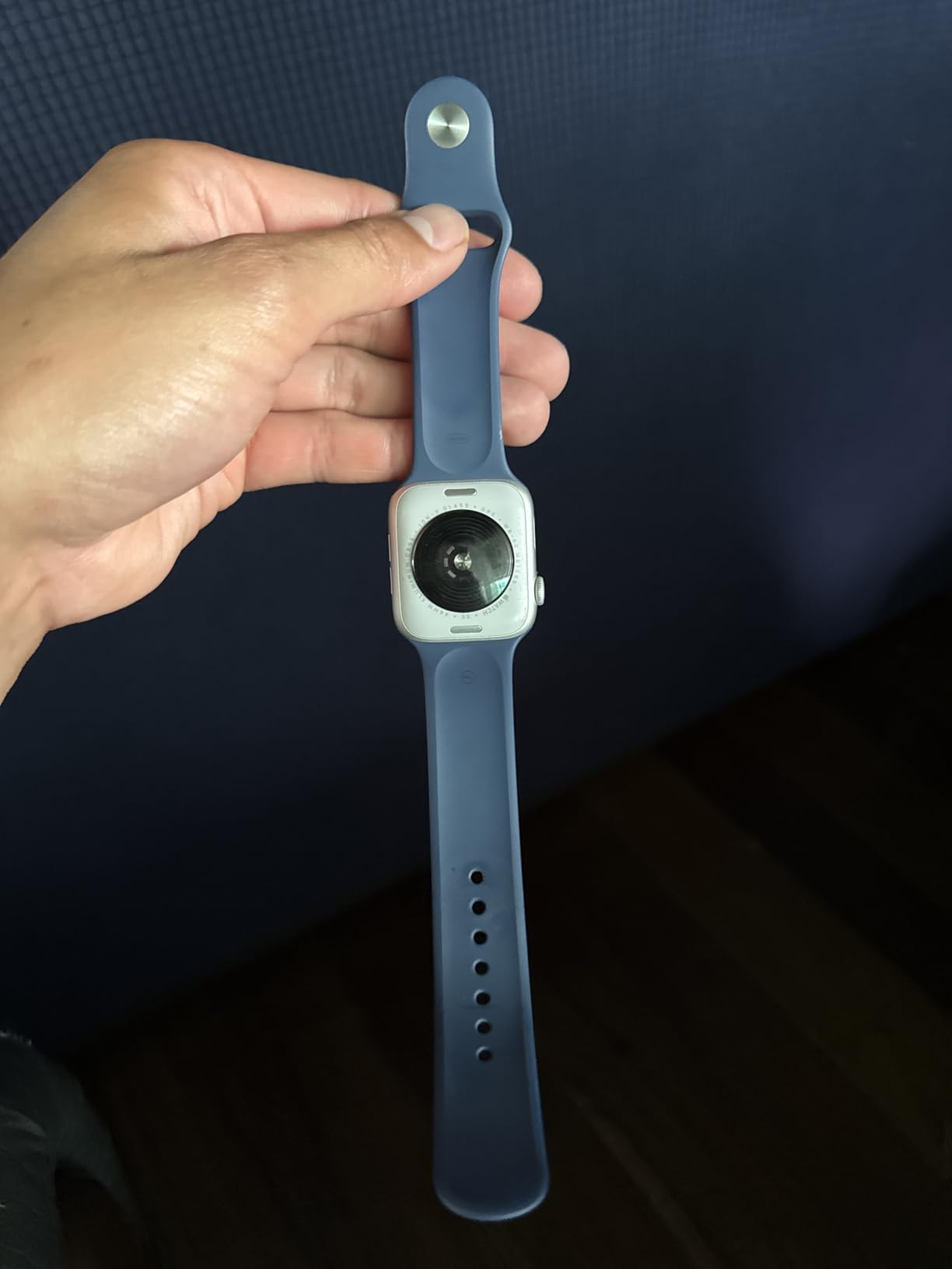 Apple Watch SE (2nd Gen) [GPS 40mm] Smartwatch with Midnight Aluminum Case with Midnight Sport Band S/M - Customer Photo 4