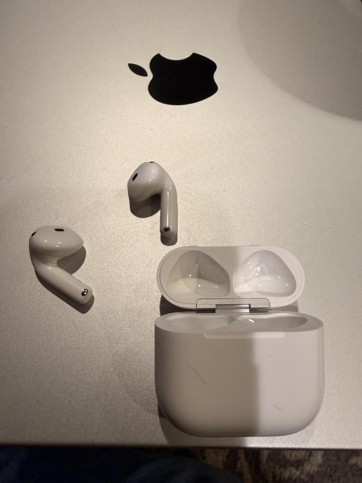 AirPods 4 Wireless Earbuds, Bluetooth Headphones, with Active Noise Cancellation, Adaptive Audio, Transparency Mode, Personalized Spatial Audio, USB-C Charging Case, Wireless Charging, H2 Chip - Customer Photo 3