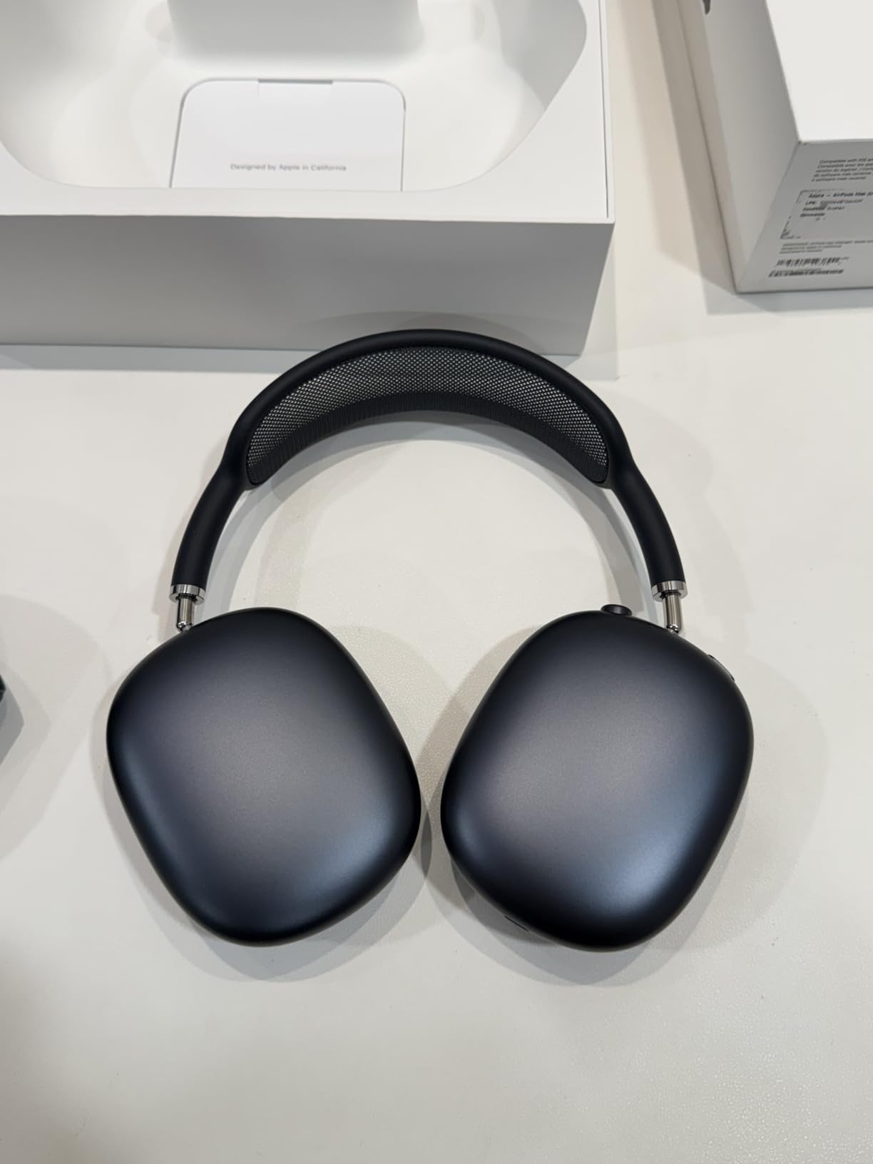 Apple AirPods Max Wireless Over-Ear Headphones, Pro-Level Active Noise Cancellation, Transparency Mode, Personalized Spatial Audio, USB-C Charging, Bluetooth Headphones for iPhone - Starlight - Customer Photo 1