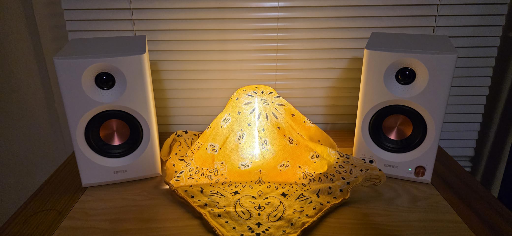 Edifier MR3 Powered Studio Monitor Speakers, Hi-Res Audio Certified Bluetooth V5.4 Active Bookshelf Loudspeakers - Customer Photo 1