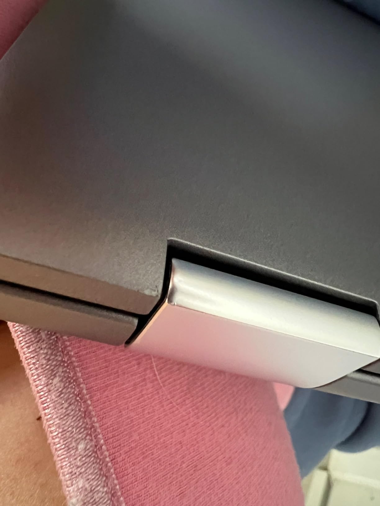 HP 14b Convertible 2-in-1 Chromebook Plus in Meteor Silver 14