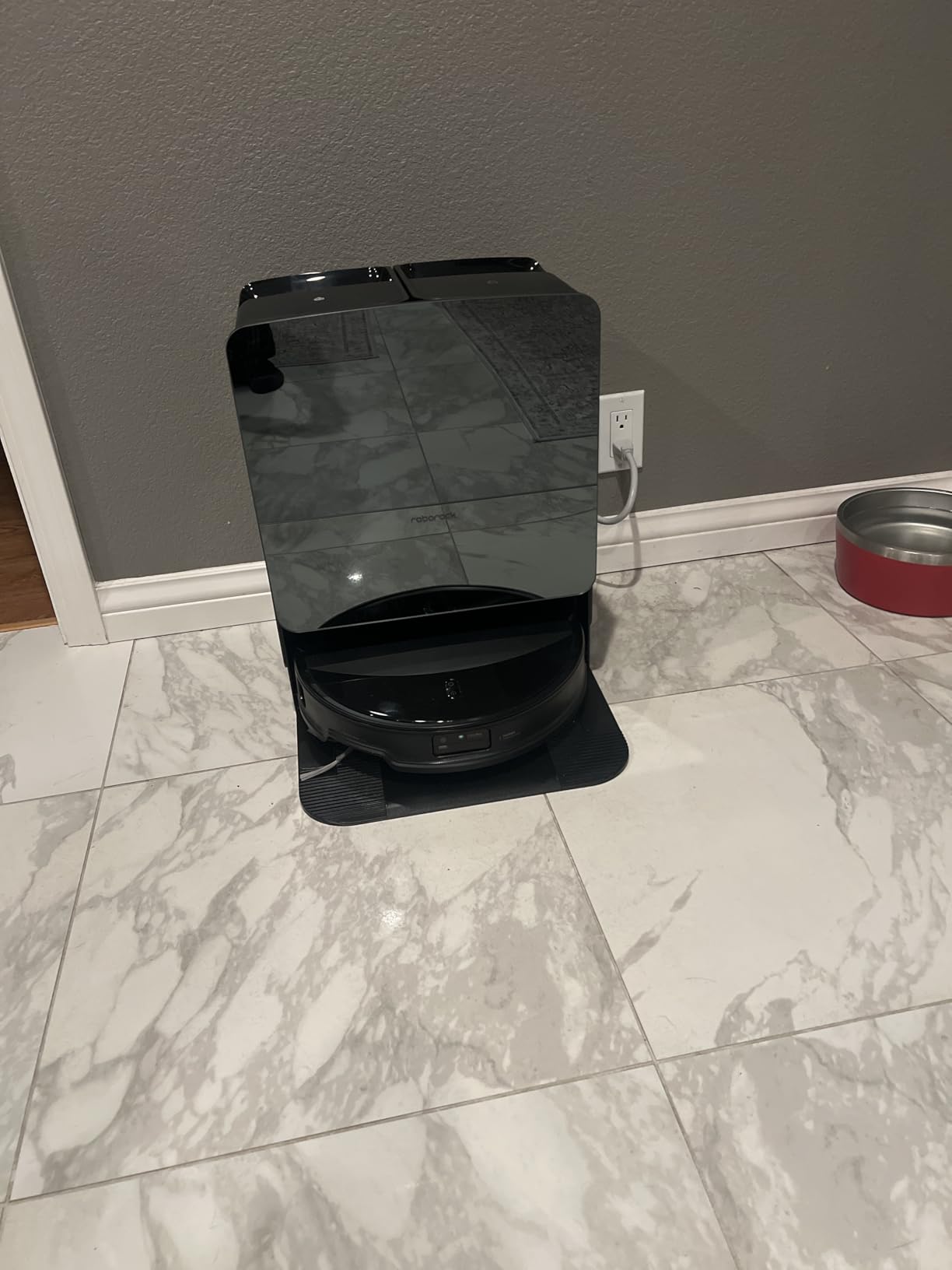 Saros 10R Robot Vacuum and Mop, 22,000 Pa Suction, Zero-Tangling, 3.14'' Ultra Slim, FlexiArm Riser Technology for Carpet & Floor, Corner & Edge Cleaning, Self-Emptying, Hot Air Drying, Black - Customer Photo 1