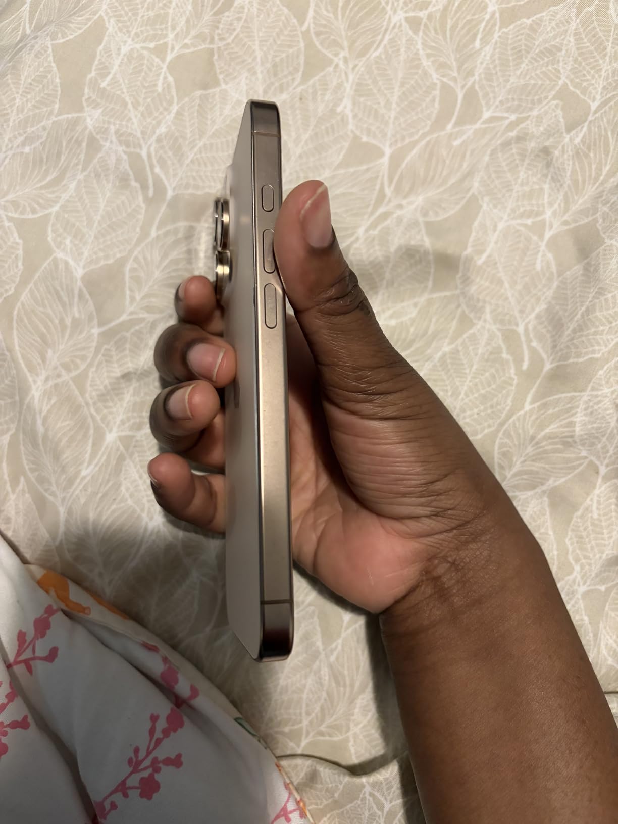 Apple iPhone 16 Pro, US Version, 256GB, Black Titanium - Unlocked (Renewed) - Customer Photo 4