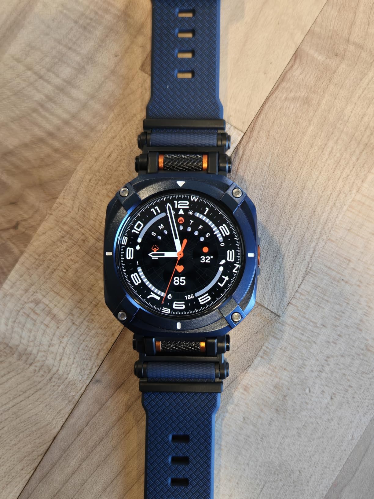 SAMSUNG Galaxy Watch Ultra 47mm LTE AI Smartwatch w/Energy Score, Wellness Tips, Heart Rate Tracking, Sleep Monitor, Fitness Tracker, GPS, 2024,Titanium Gray (Renewed) - Customer Photo 1