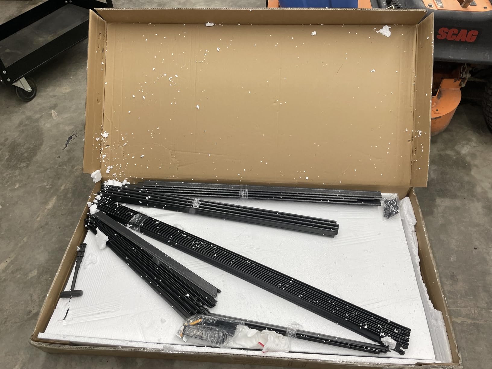 Metal Garage Shelving Unit, Heavy Duty 5-Tier Adjustable Storage shelves, Steel Shelving, 3000 lbs Capacity, Industrial Shelves for Heavy Tools and Equipment, Ideal for Garage, Basement, Black, 72