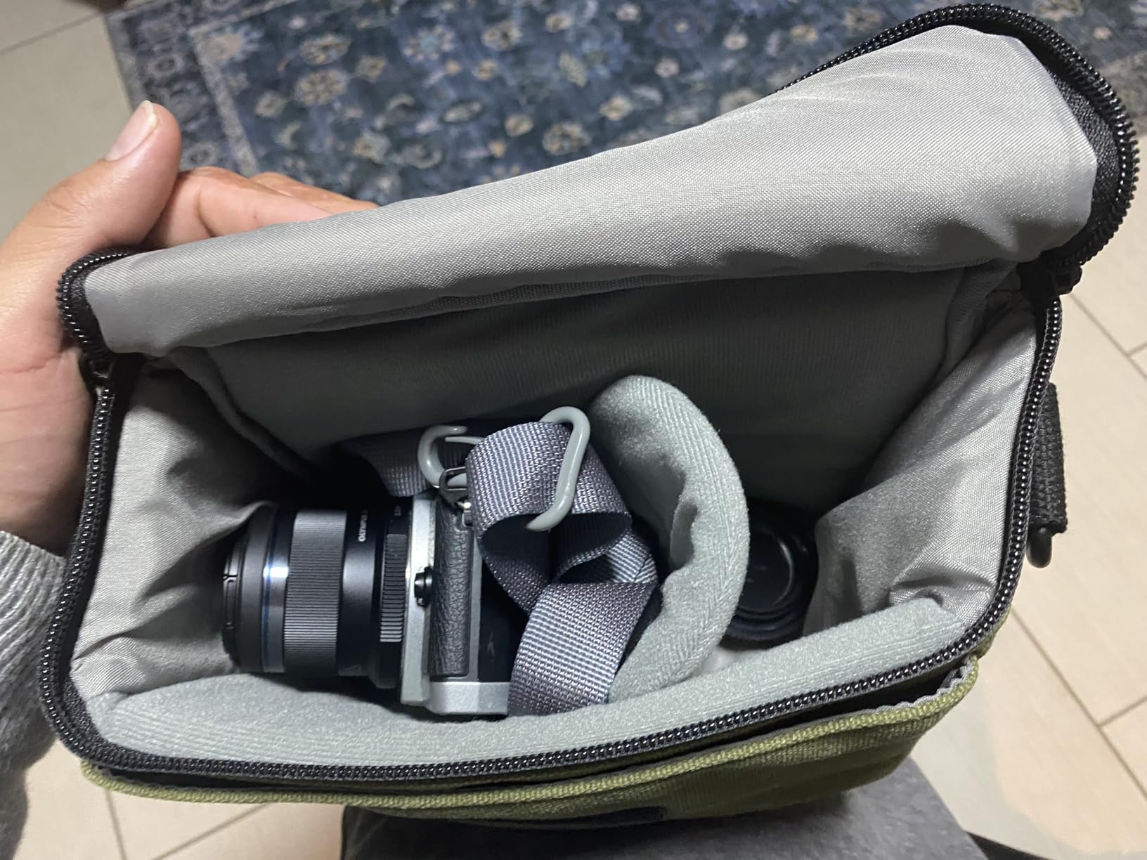 Besnfoto Mirrorless Camera Shoulder Bag Small Messenger Case Waist Bag Compatible for Canon (BlackH, Small) - Customer Photo 1