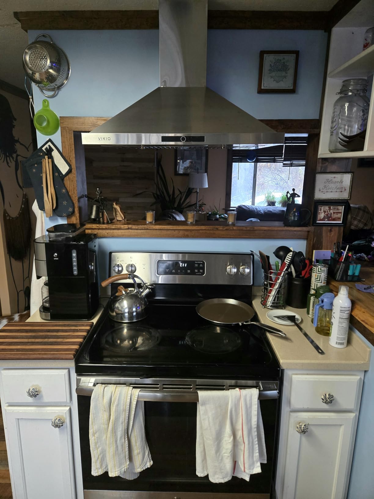 VIKIO HOME Wall Mount Range Hood 30 inch, 580 CFM, Ducted/Ductless Convertible, Stainless Steel Kitchen Vent Hood with 3-Speed Fan and LED Lights customer photo 1