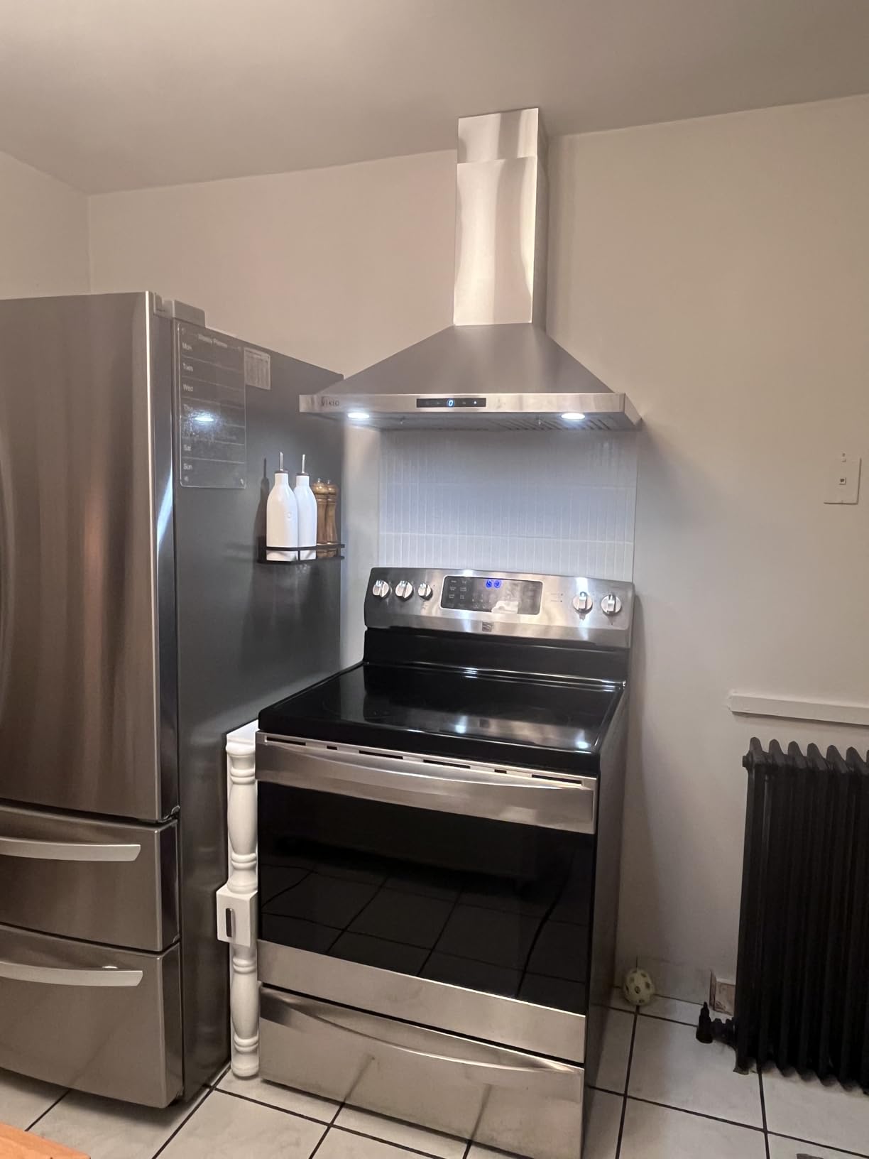 VIKIO HOME Wall Mount Range Hood 30 inch, 580 CFM, Ducted/Ductless Convertible, Stainless Steel Kitchen Vent Hood with 3-Speed Fan and LED Lights customer photo 2
