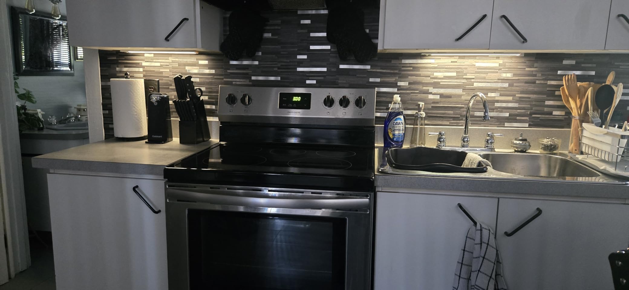 Under Cabinet Lighting Wireless,16 inch LED Motion Sensor Light Indoor, USB Rechargeable Closet Lights with Remote Control, 3 Color Temps Under Counter Lights for Kitchen, Wardrobe, Stairs, 4 Pack - Customer Photo 1