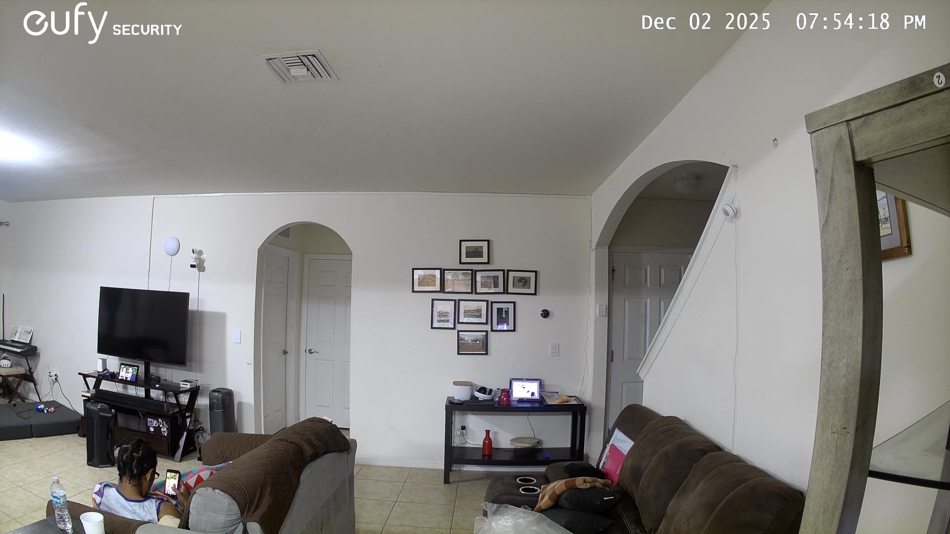 eufy Security Indoor Camera E30, Latest Generation, 4K UHD Security Camera, Pet/Dog/Baby Camera with Phone app, Color Night Vision, Human/Pet Auto Tracking, 360 Pan-Tilt, Works with Homekit, White - Customer Photo 1