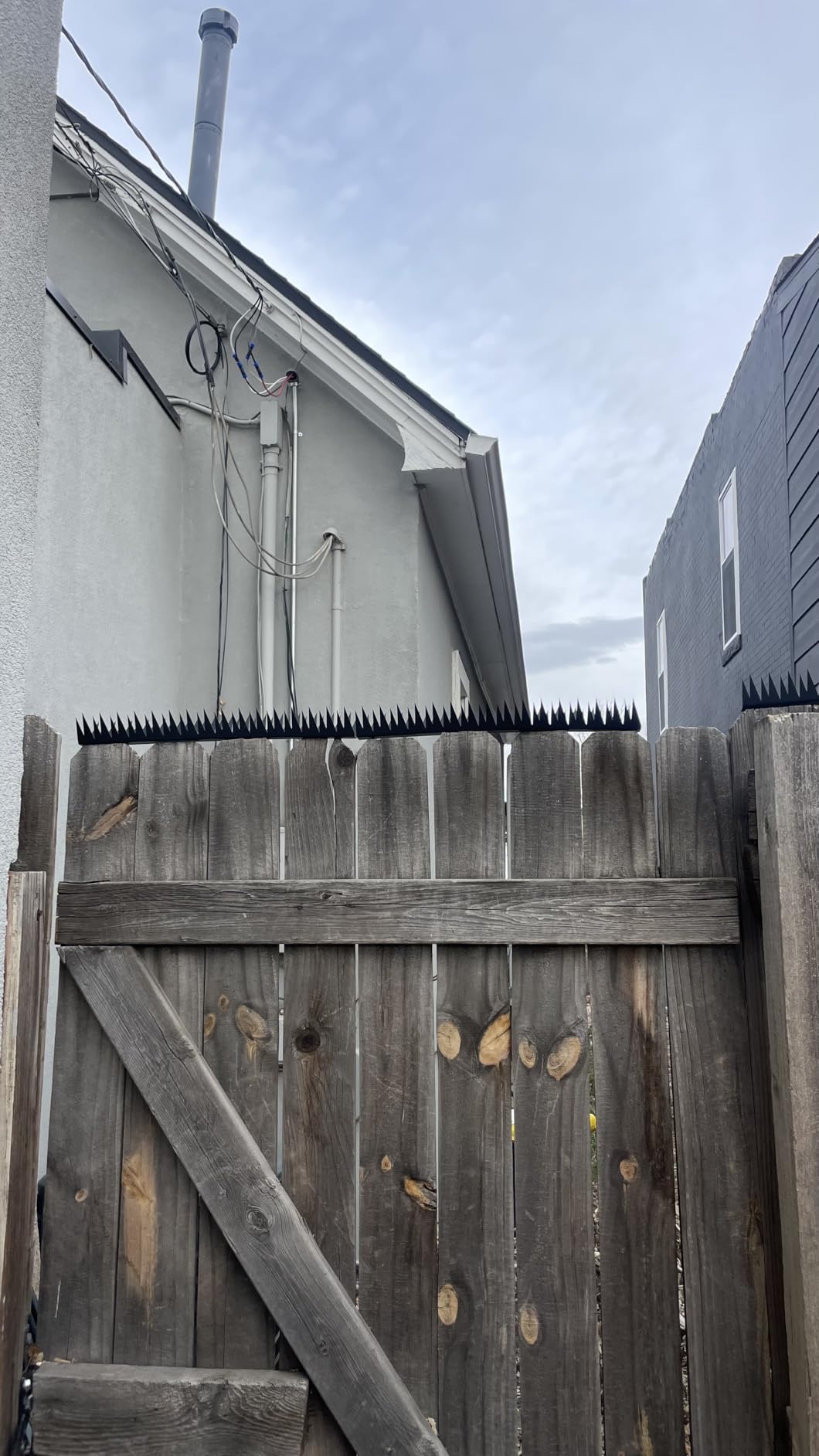 Anti Climb Fence Spikes Metal for Outdoor Walls, Garden Fences,Intruder Deterrent Fence Wall Spikes for Thieves and intruders,Roofs, Durable Home Security 6PCS（94.4 in ） - Customer Photo 2