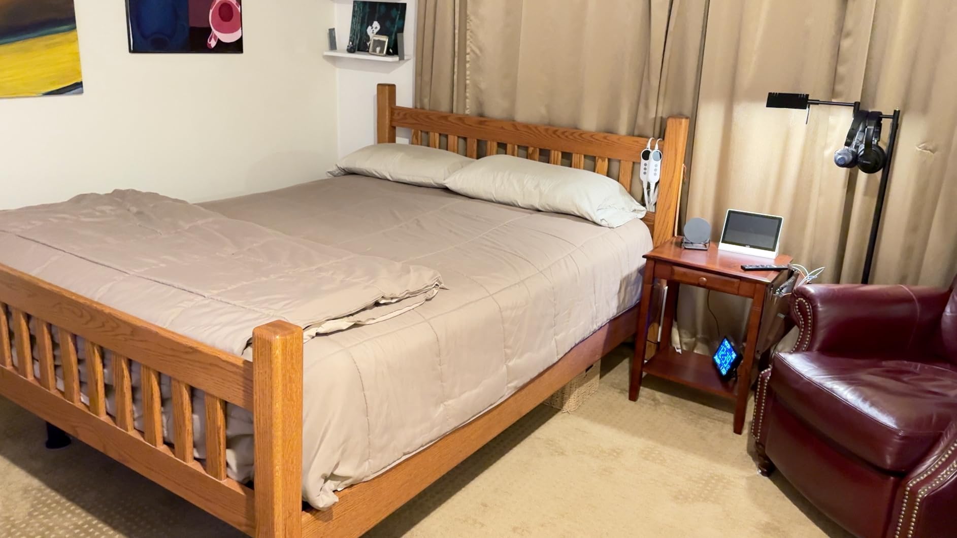 Amada Queen Adjustable Bed Frame with Massage, Head & Foot Incline, Wireless Remote, 4 Built-in USB Ports, LED Night Light, 4 Height-Adjustable Legs, Electric Bed Base, 01B-Q1 - Customer Photo 1