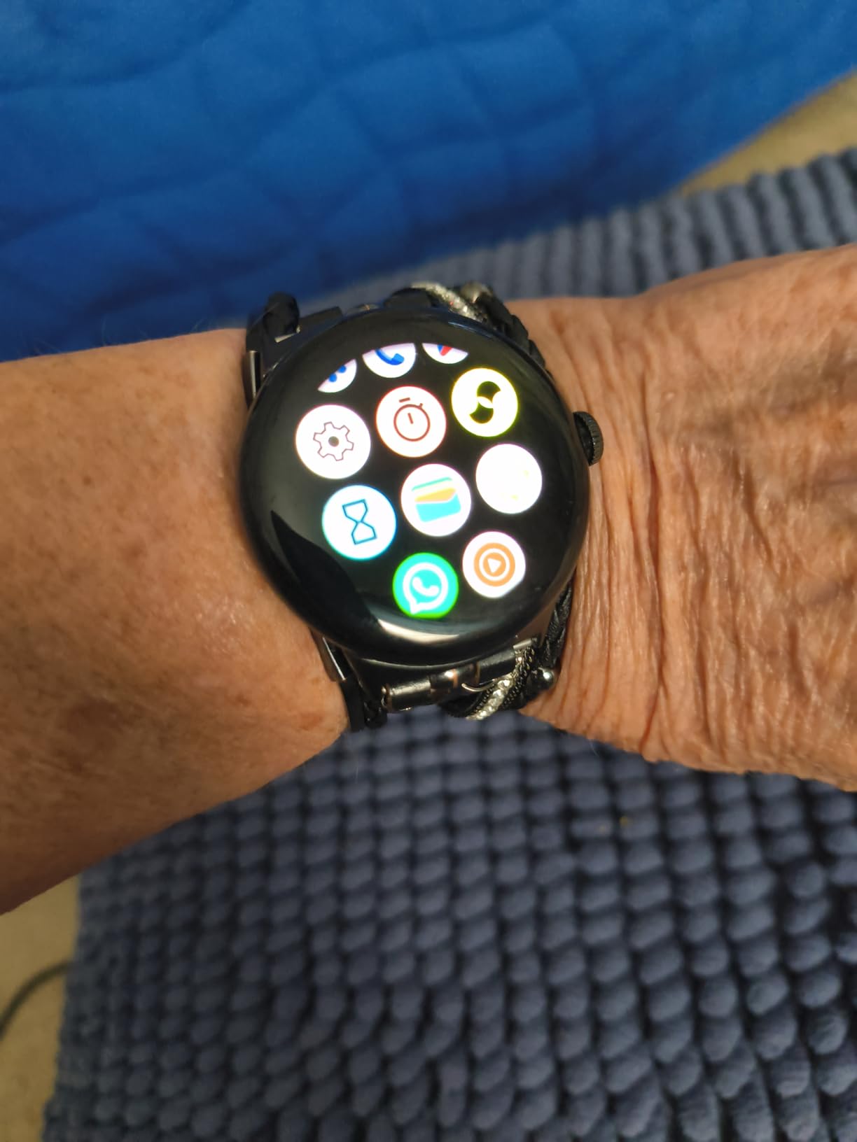 Pixel Watch 41mm Smartwatch with WiFi, GPS, BT and Heart Rate Monitor in Bulk Packaging (Silver Charcoal) - Customer Photo 2