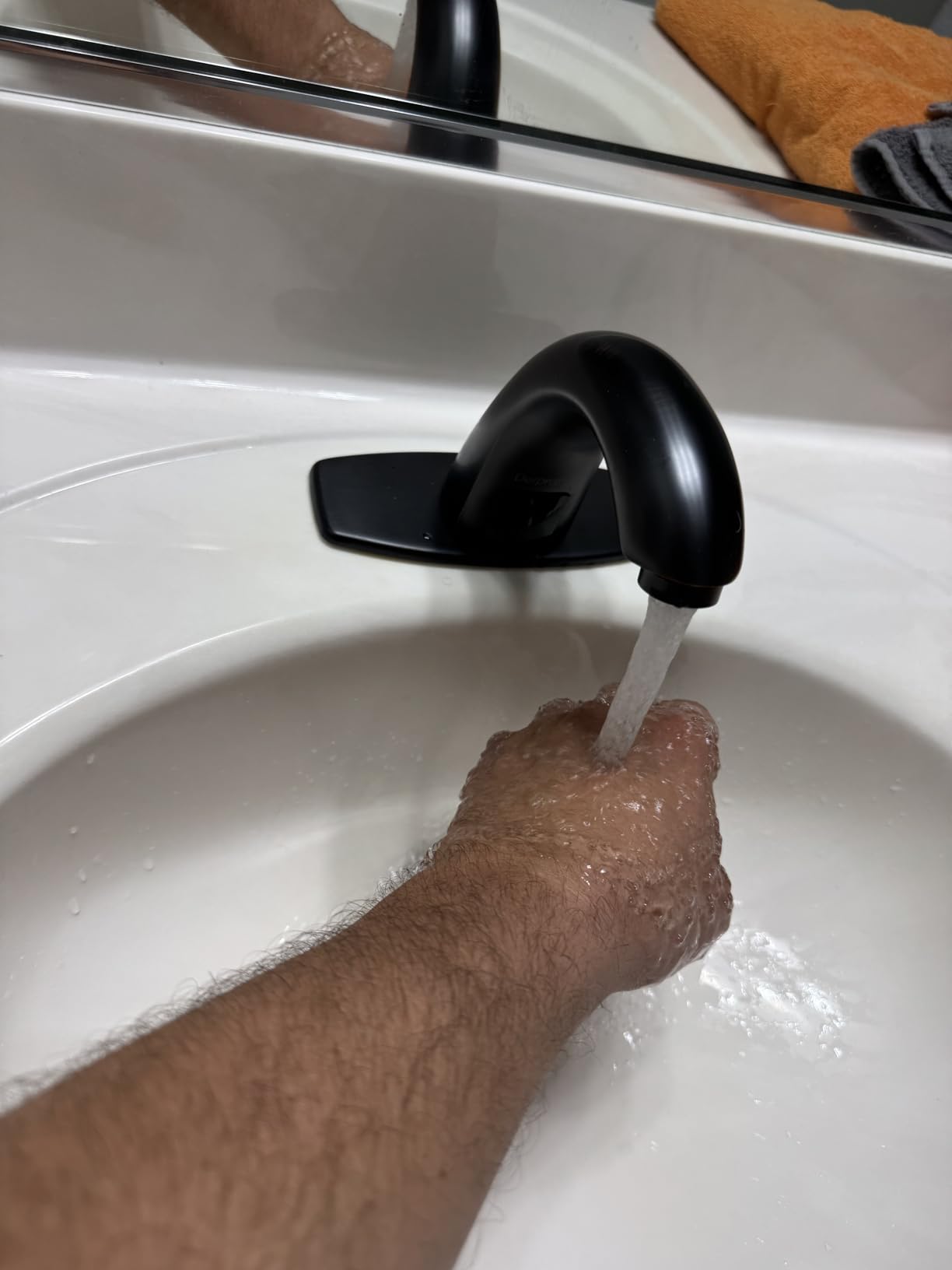 Derpras Touchless Bathroom Faucet with Automatic Sensor Function, Bathroom Sink Faucet with Hole Cover Plate, Matte Black - Customer Photo 1