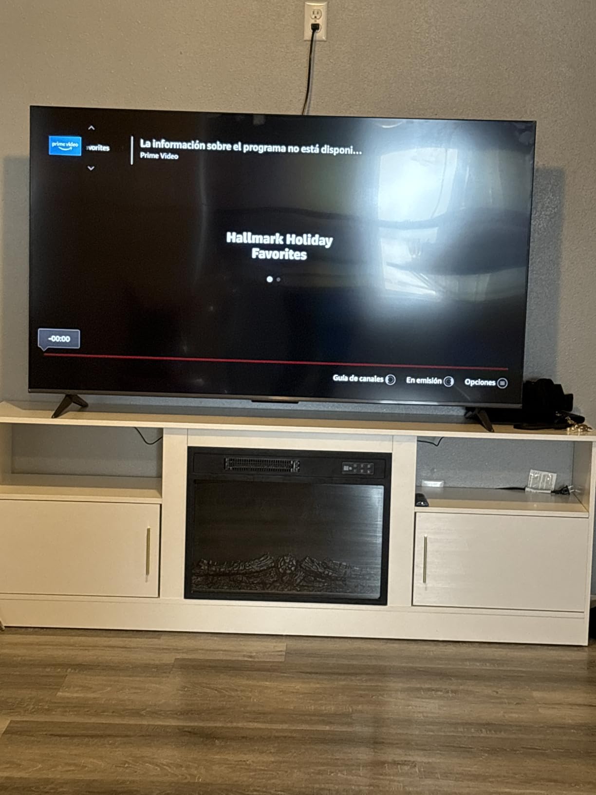 INSIGNIA 65-inch Class F50 Series LED 4K UHD Smart Fire TV with Alexa Voice Remote (NS-65F501NA24) - Customer Photo 1