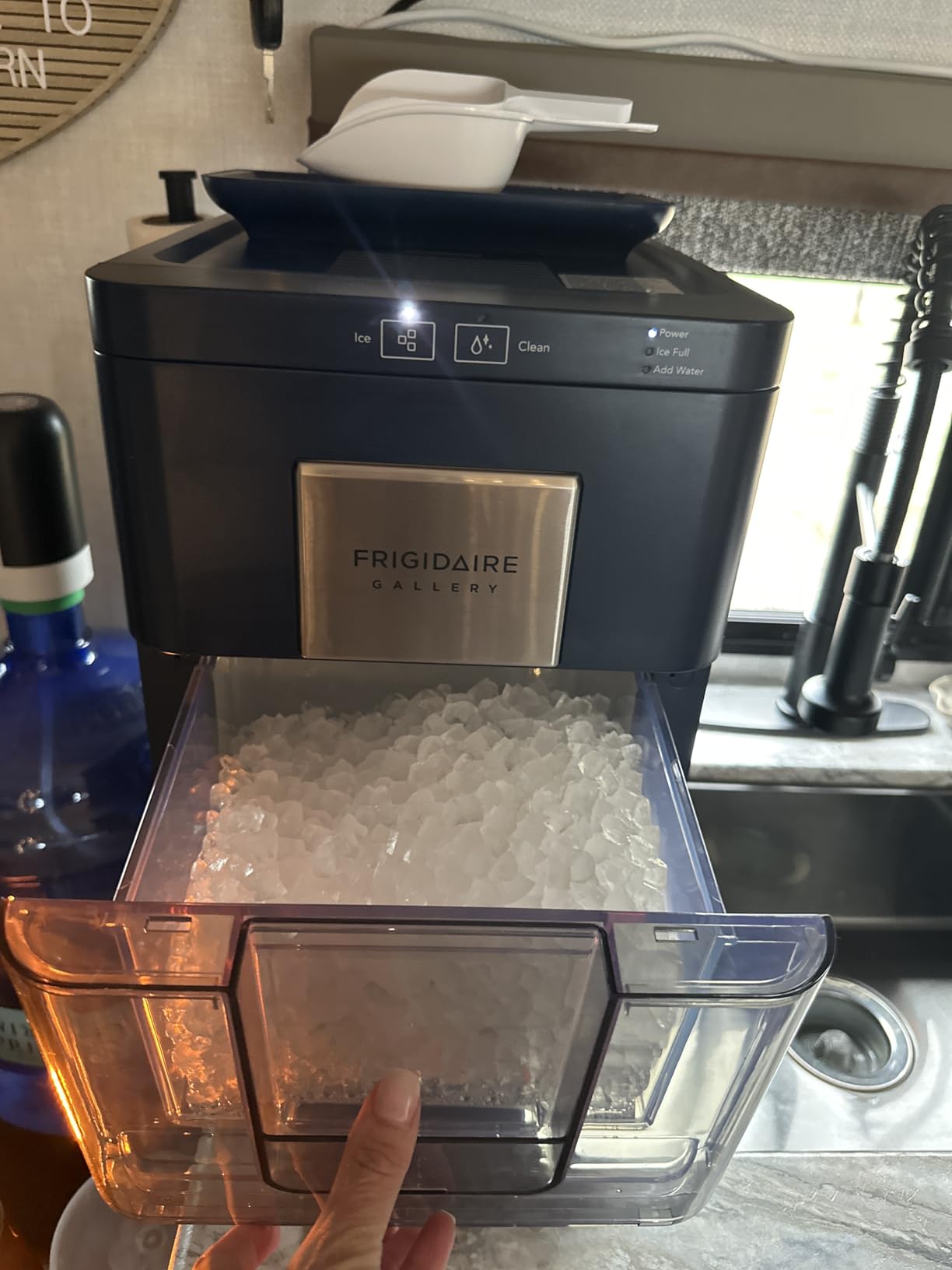 Frigidaire Gallery, 33 Lbs. Countertop Ice Maker, Nugget Shaped Ice, Stainless Steel Trim (Black) - Customer Photo 4