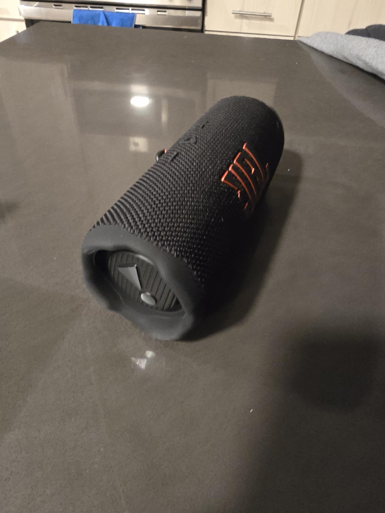 JBL Flip 7 - Portable Waterproof and Drop-Proof Speaker, Bold JBL Pro Sound with AI Sound Boost, 16Hrs of Playtime, and PushLock System with Interchangeable Accessories (Black) - Customer Photo 1