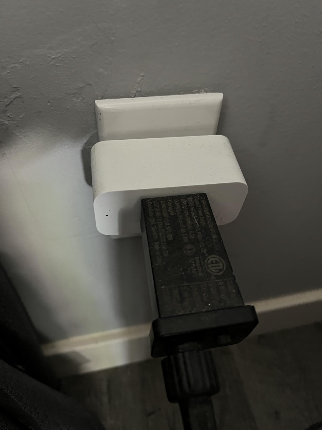 Amazon Basics Smart Plug, Matter Compatible, Compatible with Amazon Alexa, Google Home, Apple HomeKit, Matter Hub Required, 2.4 GHz Wi-Fi only, White, 1-Pack - Customer Photo 3