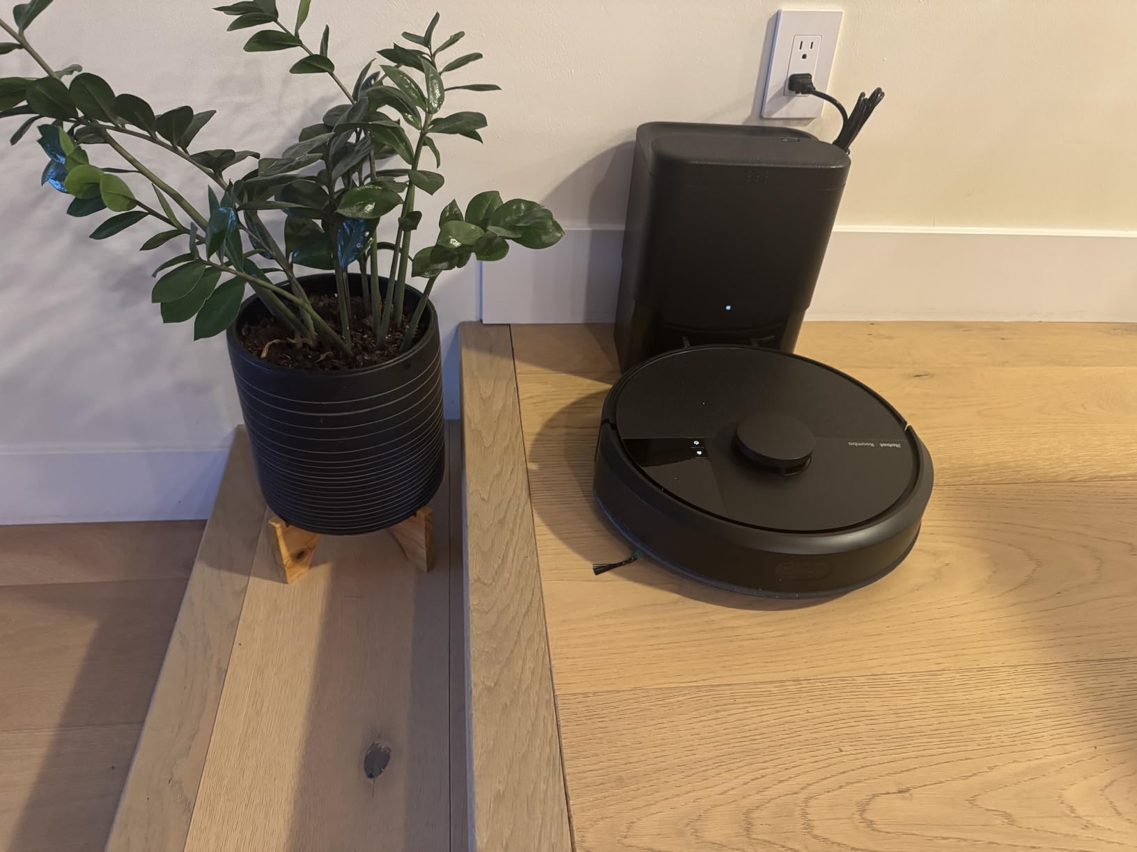 iRobot Roomba 104 2in1 Vacuum & Mop Robot - Self-Empties for 75 Days, Intense Power-Lifting Suction, Vacuums All Floors, Ideal for Pet Hair, LiDAR Smart Navigation Mapping, Mops Hard Floors - Customer Photo 1