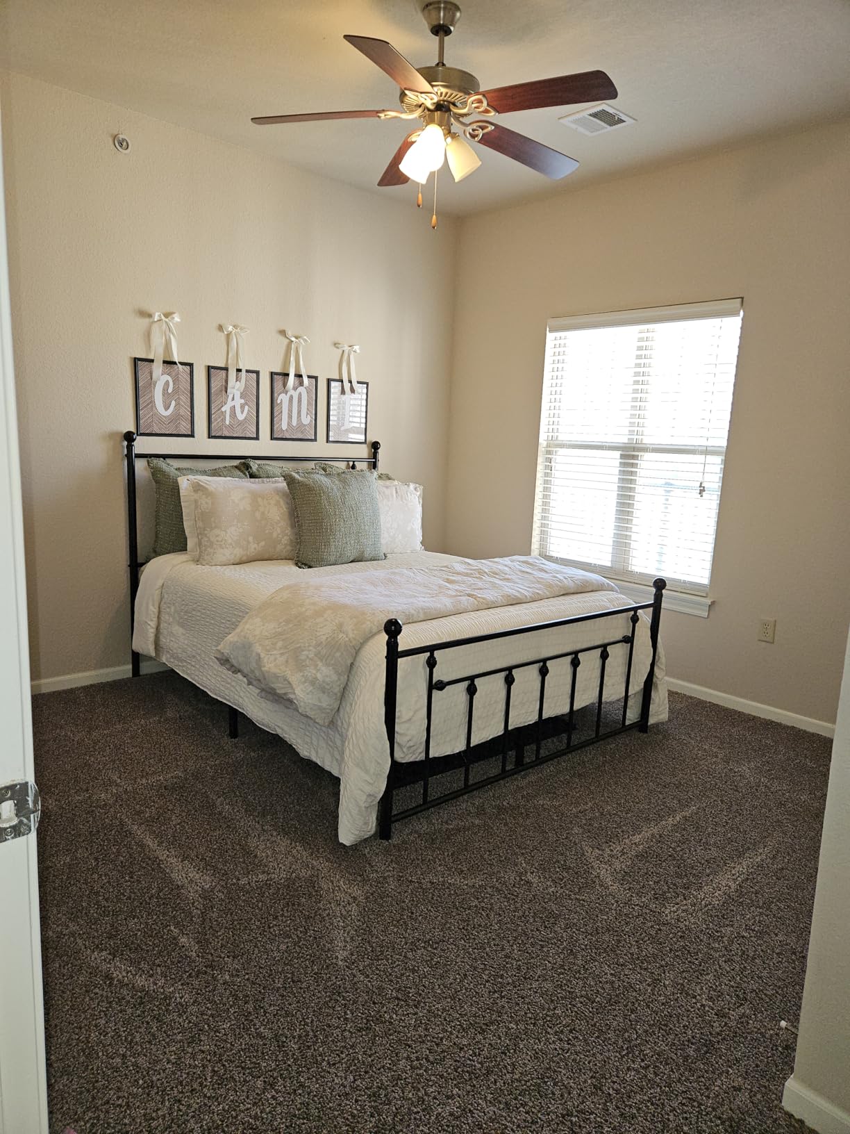 CRYREINA Queen Mattress 12 inch, Hybrid Mattress in a Box, Individually Pocket Springs, Medium Firm Feel for Pressure Relief, Breathable Comfort, CertiPUR-US Certified, Gray&White - Customer Photo 1