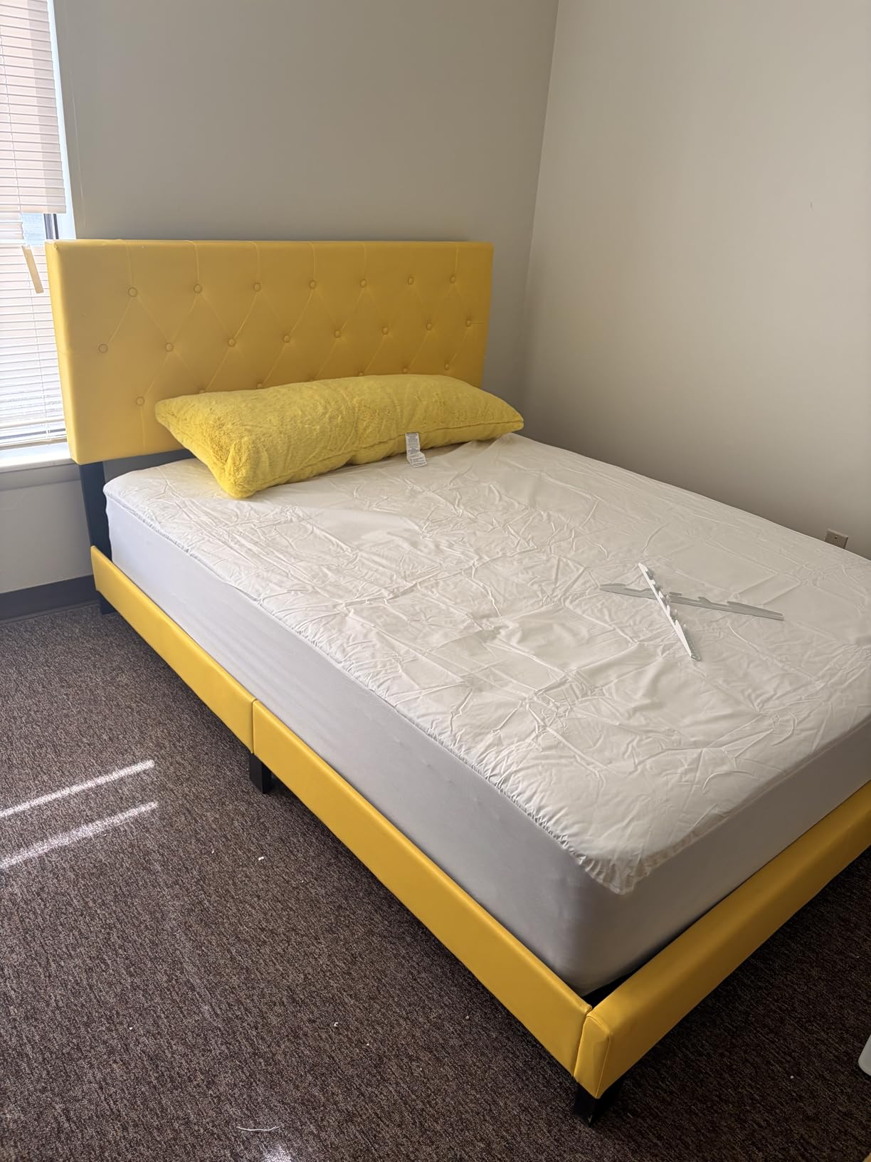 CRYREINA Hybrid Mattress in a Box, Individually Pocket Springs, Medium Firm Feel for Pressure Relief, Breathable Comfort (12 Inch, Queen) - Customer Photo 5