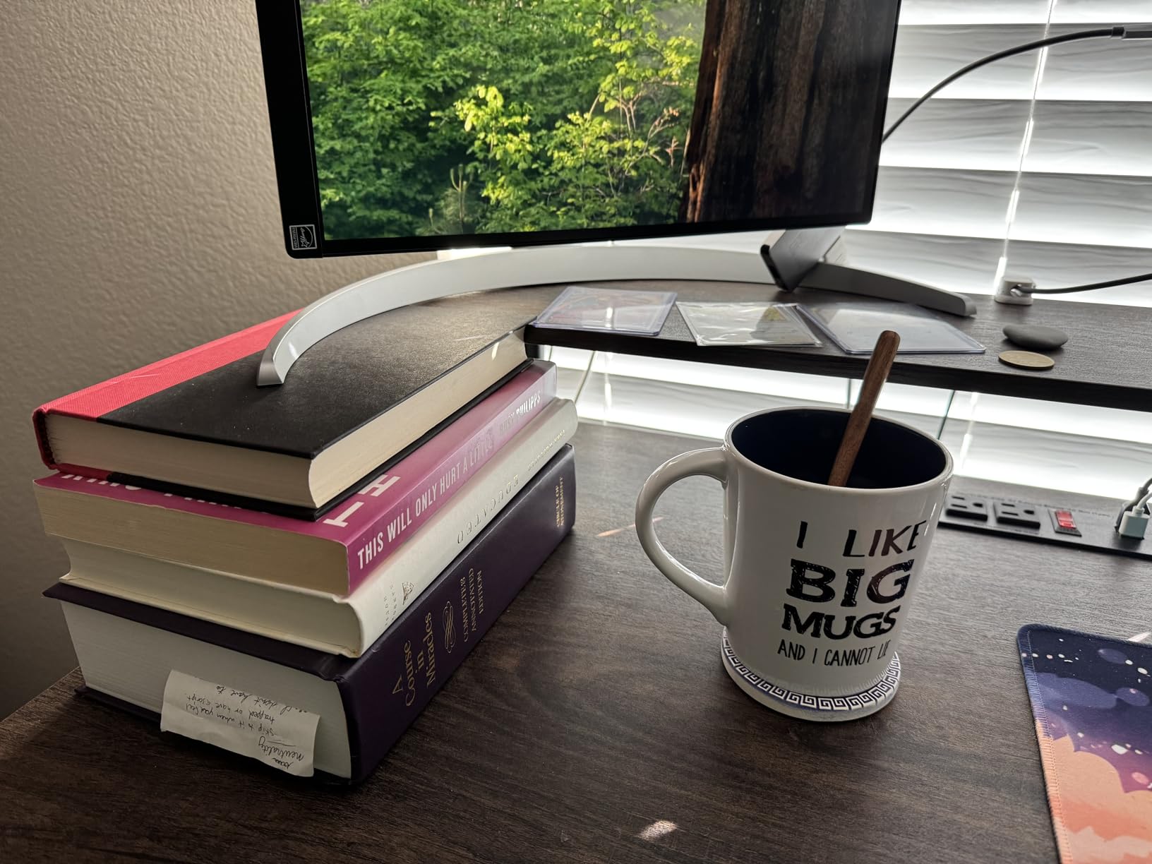 LG 27UP850K-W 27-inch Ultrafine 4K UHD IPS Computer Monitor, 60Hz, DisplayHDR 400, Built-in Speaker, HDMI, DisplayPort, USB Type-C 90W PD, Tilt/Height/Pivot Adjustable Stand, White - Customer Photo 2