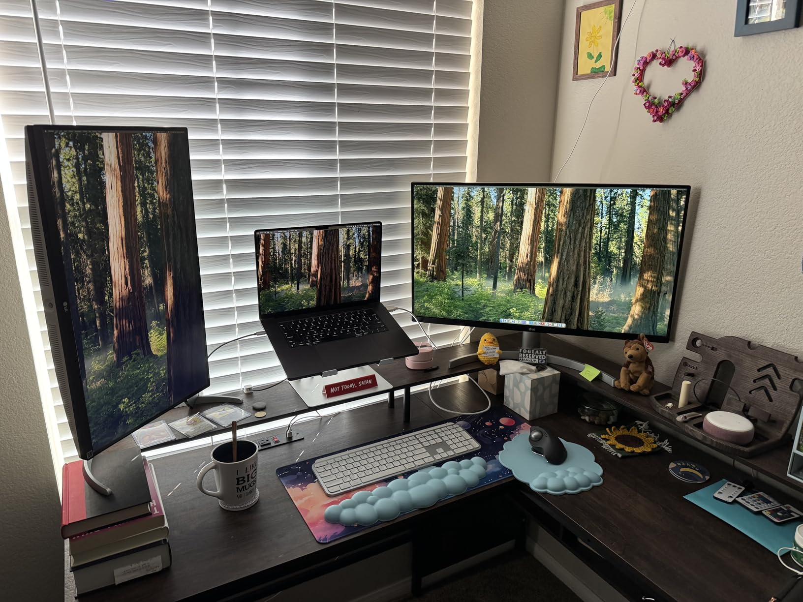 LG 27UP850K-W 27-inch Ultrafine 4K UHD (3840 x 2160) IPS Computer Monitor, 60Hz, 5ms, DisplayHDR 400, Built-in Speaker, HDMI, DisplayPort, USB Type-C 90W PD, Tilt/Height/Pivot Adjustable Stand, White - Customer Photo 3