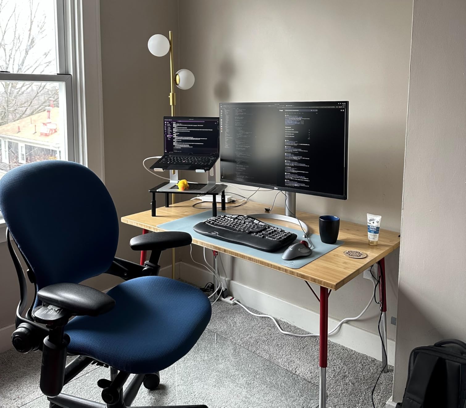 LG 32UP83AK-W 32-inch Ultrafine 4K UHD (3840 x 2160) IPS Computer Monitor, 60Hz, HDR10, Built-in Speaker, Reader Mode, HDMI, DisplayPort, USB Type-C 60W PD, Tilt/Height/Pivot Adjustable Stand, White - Customer Photo 1