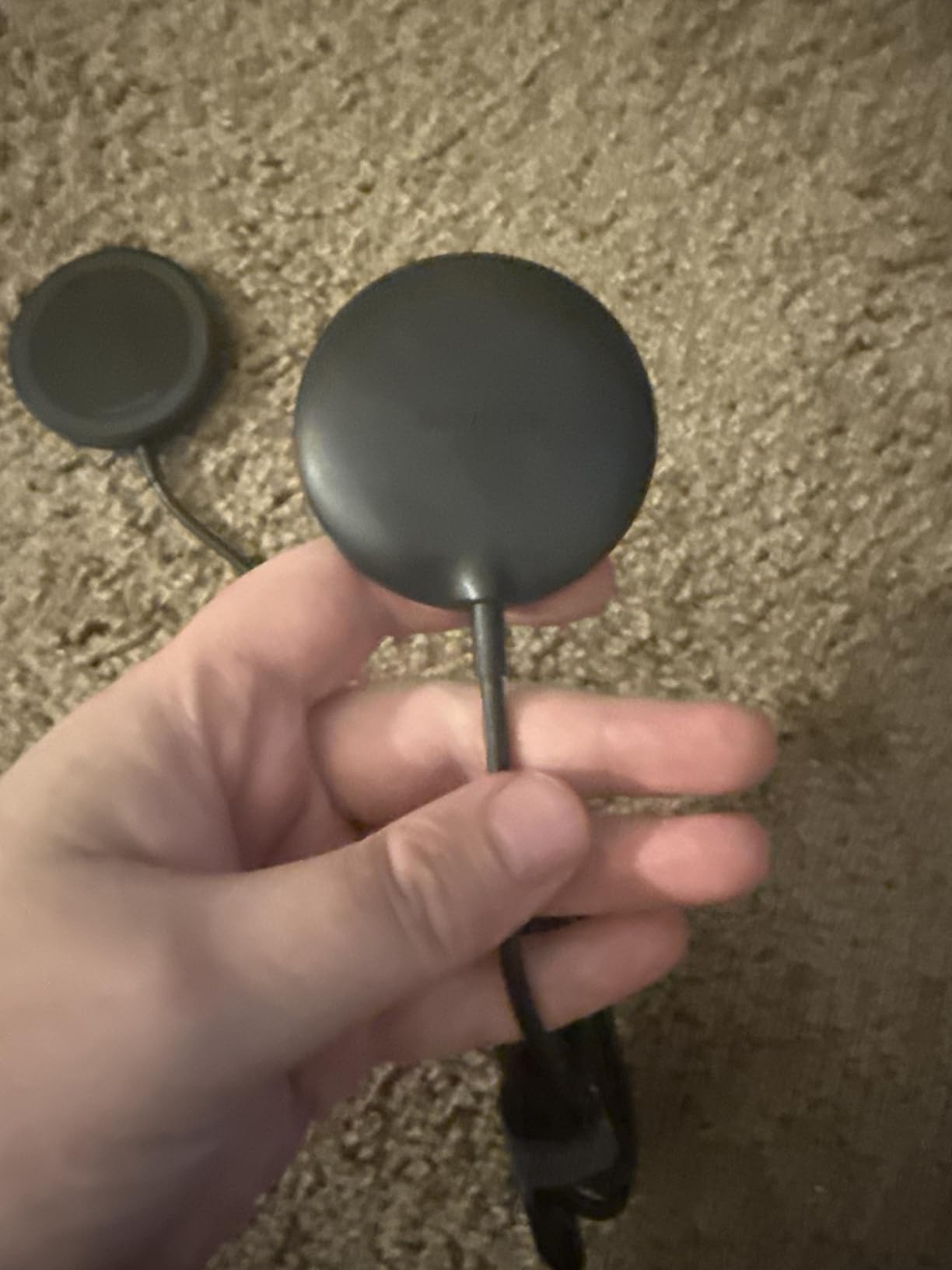 Anker Zolo Magnetic Wireless Charger, 2-Pack Qi2 Certified 15W MagSafe-Compatible Wireless Charging Pad, for iPhone 17/16/15/14/13 Series, AirPods, and More (Not for Pixel, Adapter Not Included) - Customer Photo 2