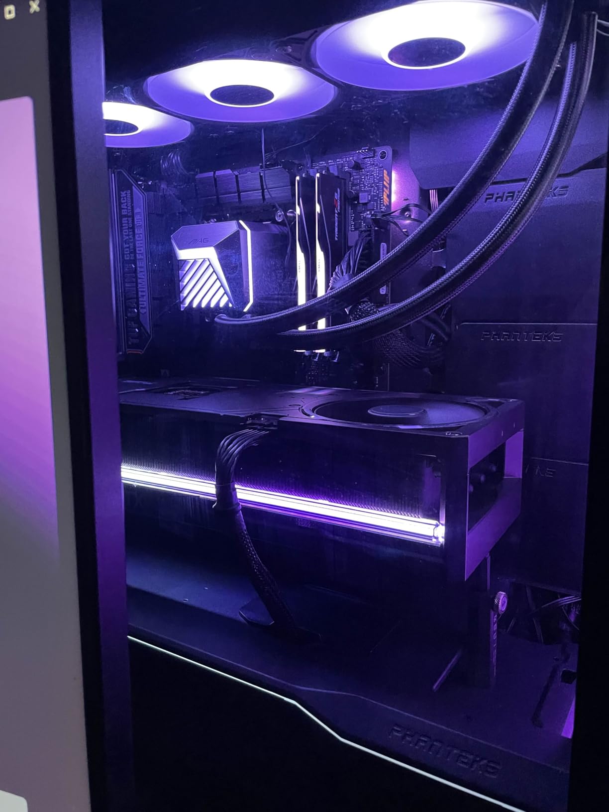 ASUS TUF Gaming GeForce RTX 5090 32GB GDDR7 OC Edition Gaming Graphics Card (PCIe 5.0, HDMI/DP 2.1, 3.6-Slot, Military-Grade Components, Protective PCB Coating, axial-tech Fans, Vapor Chamber) - Customer Photo 2