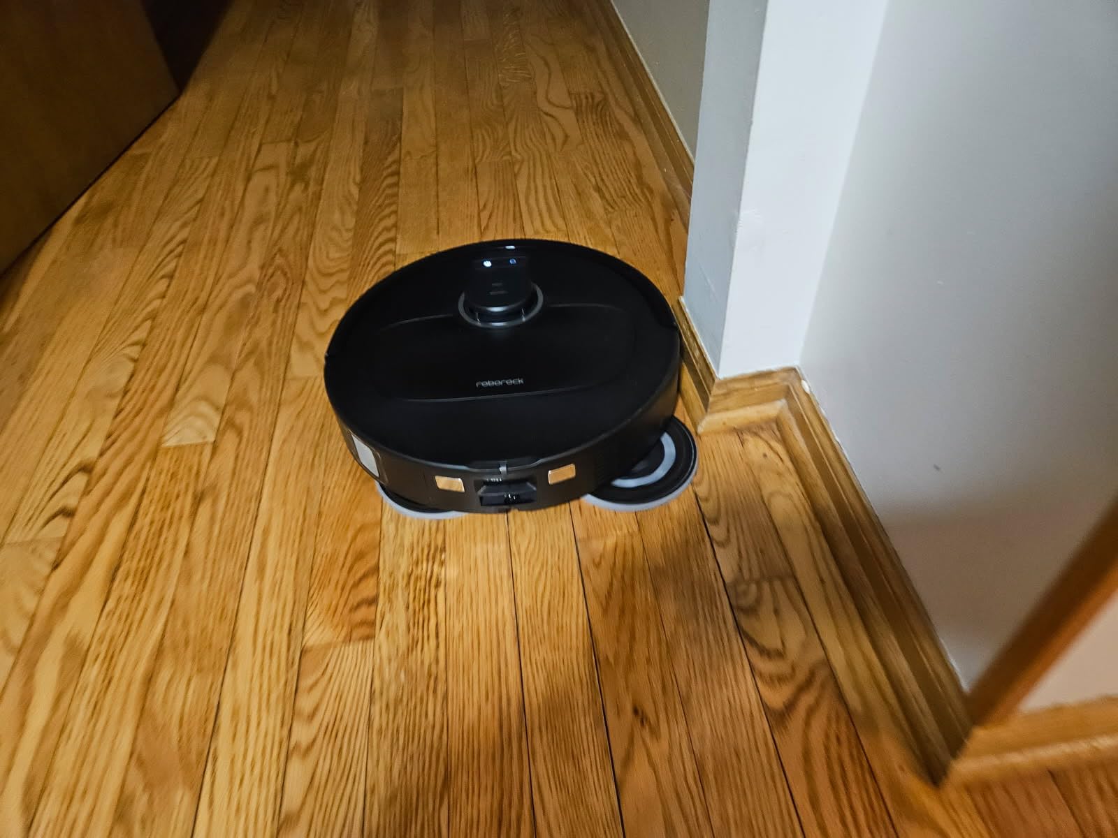 roborock QV 35S Robot Vacuum and Mop, All-in-one Vacuum Cleaner, 10,000Pa Powerful Suction, Self Emptying & Refilling, Self Mop Washing & Air Drying, Anti-Tangle Brushes for Home, Pet Hairs, Black - Customer Photo 2