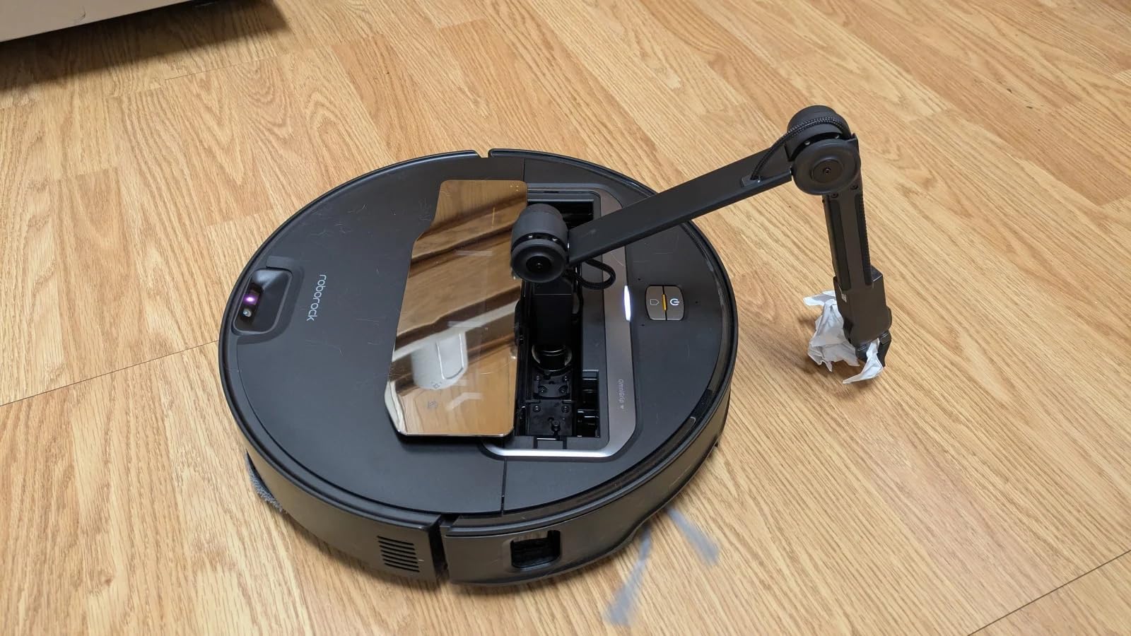Saros Z70 Robot Vacuum and Mop, OmniGrip Arm, AI-Powered, 22,000Pa Suction, 3.14'' Ultra Slim, FlexiArm Riser Technology, AdaptiLift Chassis, Obstacle Avoidance, Auto Mop Washing & Drying - Customer Photo 2