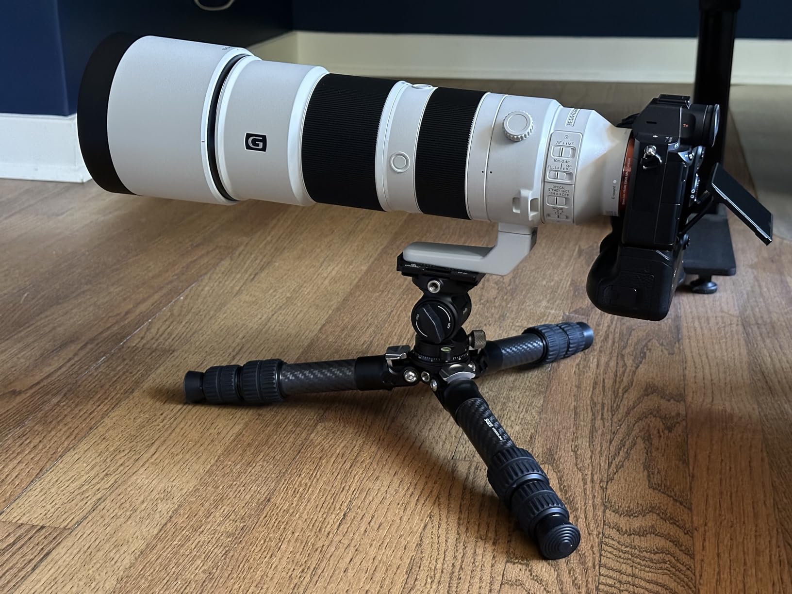 SmallRig Portable Carbon Fiber Tabletop Tripod Kit, 17'' Compact Mini Desktop Tripod with Video Head High Load-Bearing, Built-in QR Plate for Arca, Max Load 3kg / 6.6lb for Cameras, DSLR customer photo 1