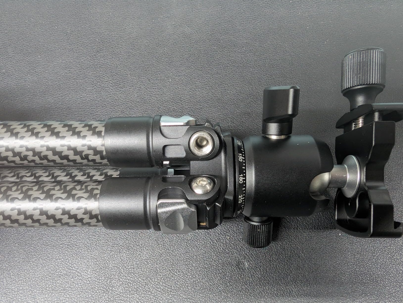 SmallRig Portable Carbon Fiber Tabletop Tripod Kit, 17'' Compact Mini Desktop Tripod with Video Head High Load-Bearing, Built-in QR Plate for Arca, Max Load 3kg / 6.6lb for Cameras, DSLR customer photo 2