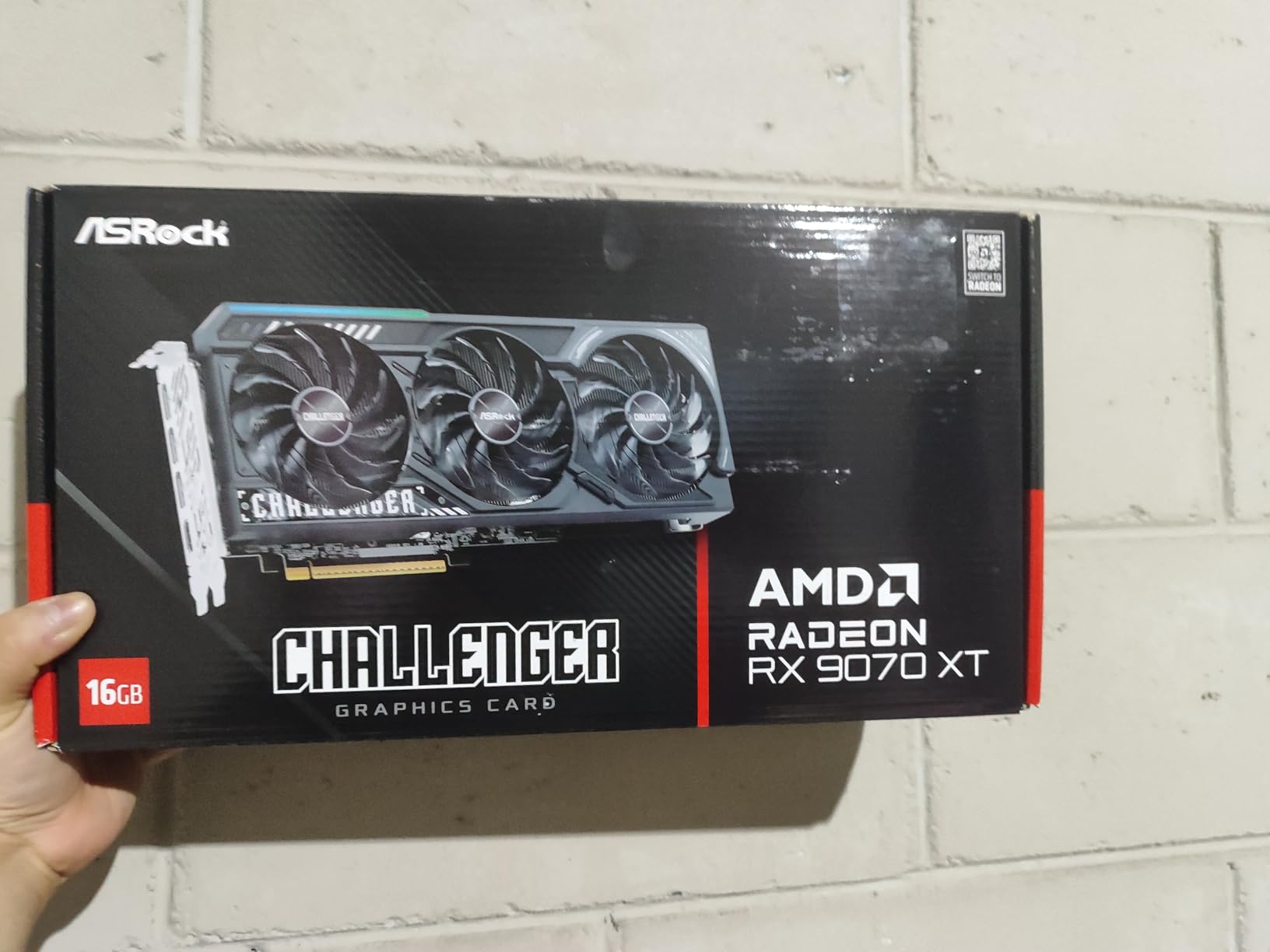 ASRock AMD Radeon RX 9070 XT Steel Legend 16GB White GPU 20Gbps GDDR6 256Bit (3rd Gen RT 2nd Gen AI Accelerators) PCIe5.0 800W 2x8-pin Triple Fan DP2.1a HDMI2.1b Graphics Card 2.9 Slot - Customer Photo 1